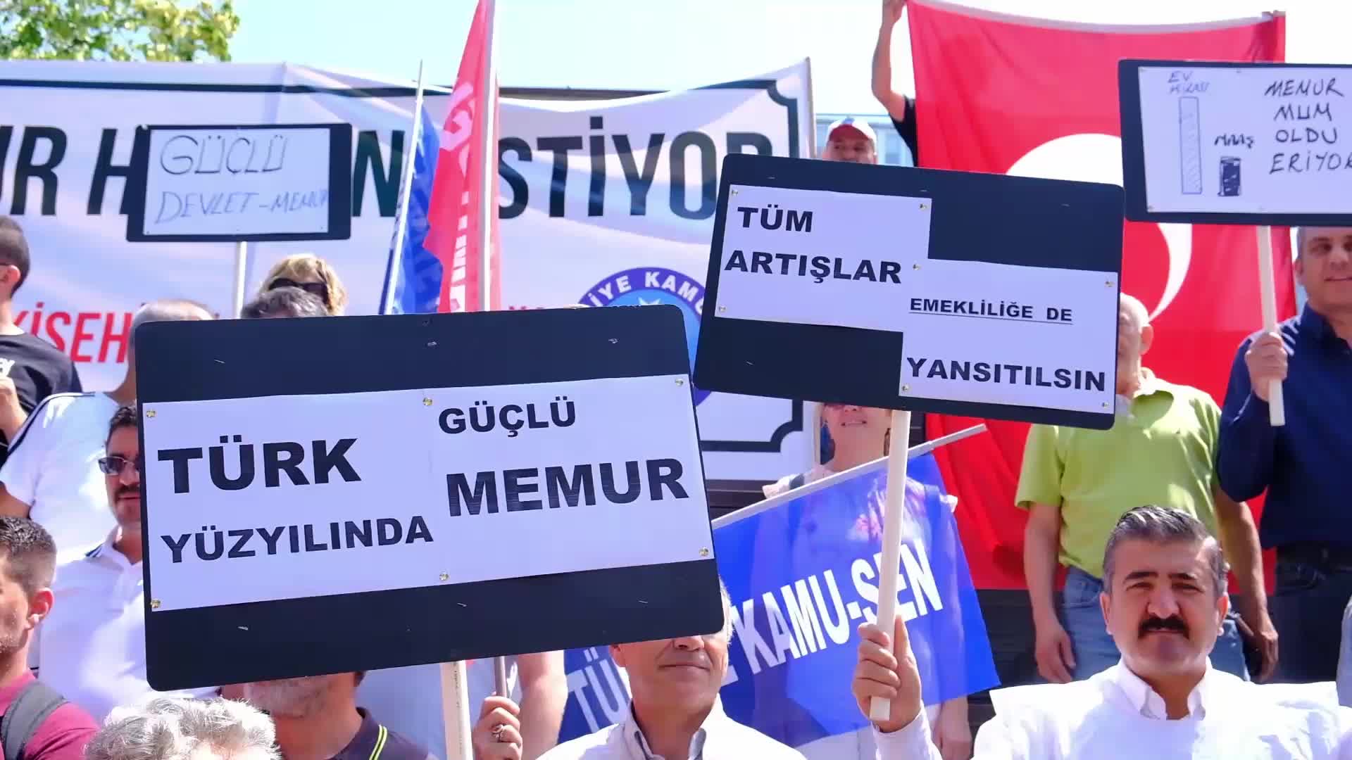 TÜRKİYE KAMU-SEN ESKİŞEHİR ŞUBESİ: “TALEBİMİZ, MEMURUN ÇIPLAK MAAŞININ 22 BİN TL’YE YÜKSELTİLDİKTEN SONRA, YÜZDE 6 ARTIŞ YAPILIP ÜZERİNE ENFLASYON FARKININ UYGULANMASI, BUNA EK OLARAK DA REFAH PAYI VERİLMESİ”