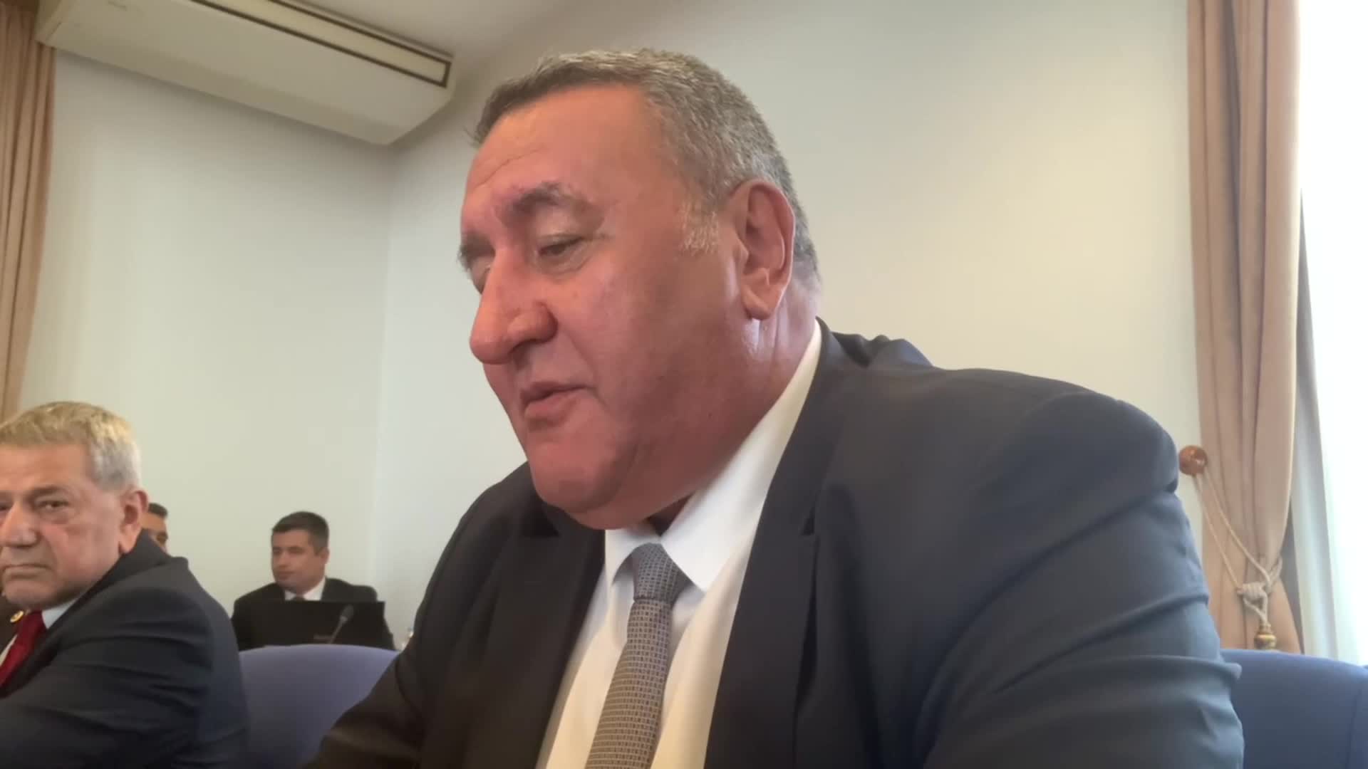 ÖMER FETHİ GÜRER: "EN DÜŞÜK MEMUR MAAŞI ASGARİ ÜCRETİN EN AZ İKİ BUÇUK KATI OLMALIDIR"