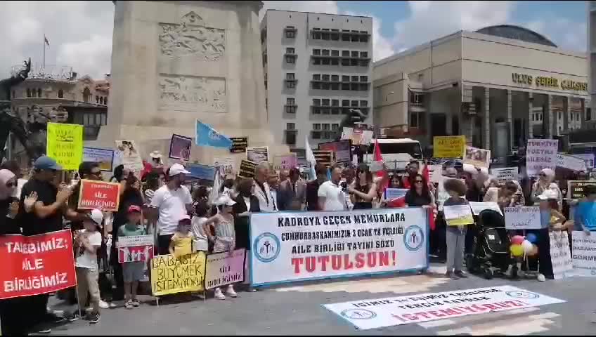 ÖĞRETMENLERİN “3 ARTI 1 SİSTEMİ” PROTESTOSUNA DESTEK VEREN SAĞLIKÇI BİRLİĞİ SENDİKASI KOORDİNATÖRÜ UYANIK: “1 ARTI 1 SİSTEMİNİ GETİRELİM VEYA 1 YIL SONRA EŞ DURUMU TAYİNİ OLSUN. ÇOCUKLAR AĞLAMASIN, AİLELER ARASINDAKİ BAĞ KOPMASIN”