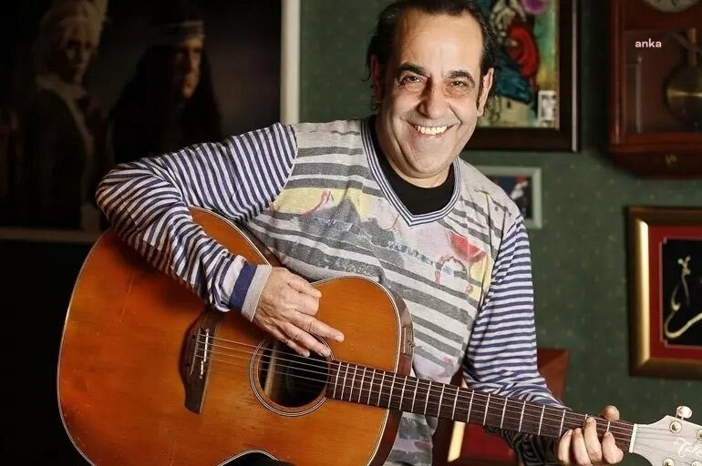 SAĞLIK BAKANI KOCA: "SEVGİLİ ÖZKAN UĞUR'U KAYBETTİK. HER KULAK VERENE DOST VE KAYNAĞI GÖNÜL OLAGELEN BU SESİ UNUTMAYACAĞIZ. ÇOK ÜZGÜNÜZ"