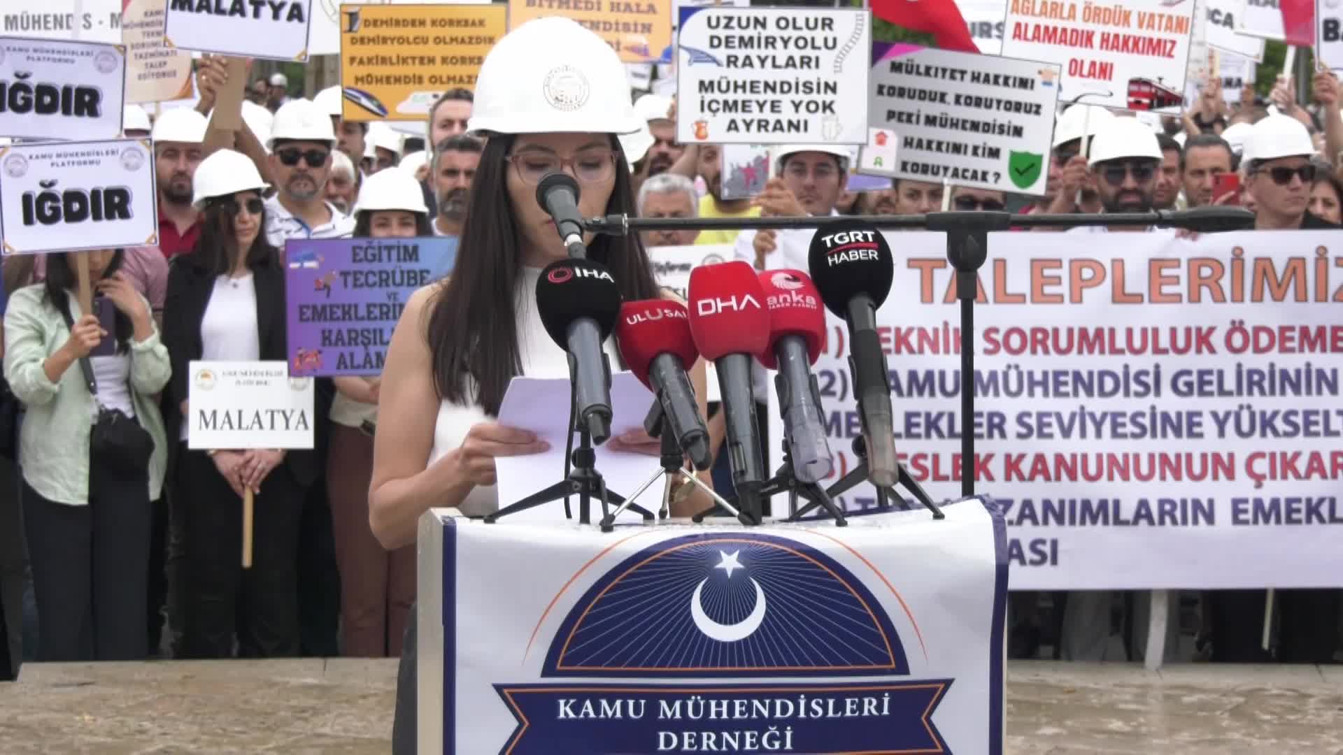 KAMUDAKİ MÜHENDİSLER, MİMARLAR VE ŞEHİR PLANCILARI ANKARA’DA EYLEM YAPTI: “KAMU MÜHENDİSİNİN GELİRİNİN, KAMUDA MÜHENDİSE DENK KABUL EDİLEN MESLEKLERİN SEVİYESİNE YÜKSELTİLMESİNİ TALEP EDİYORUZ”