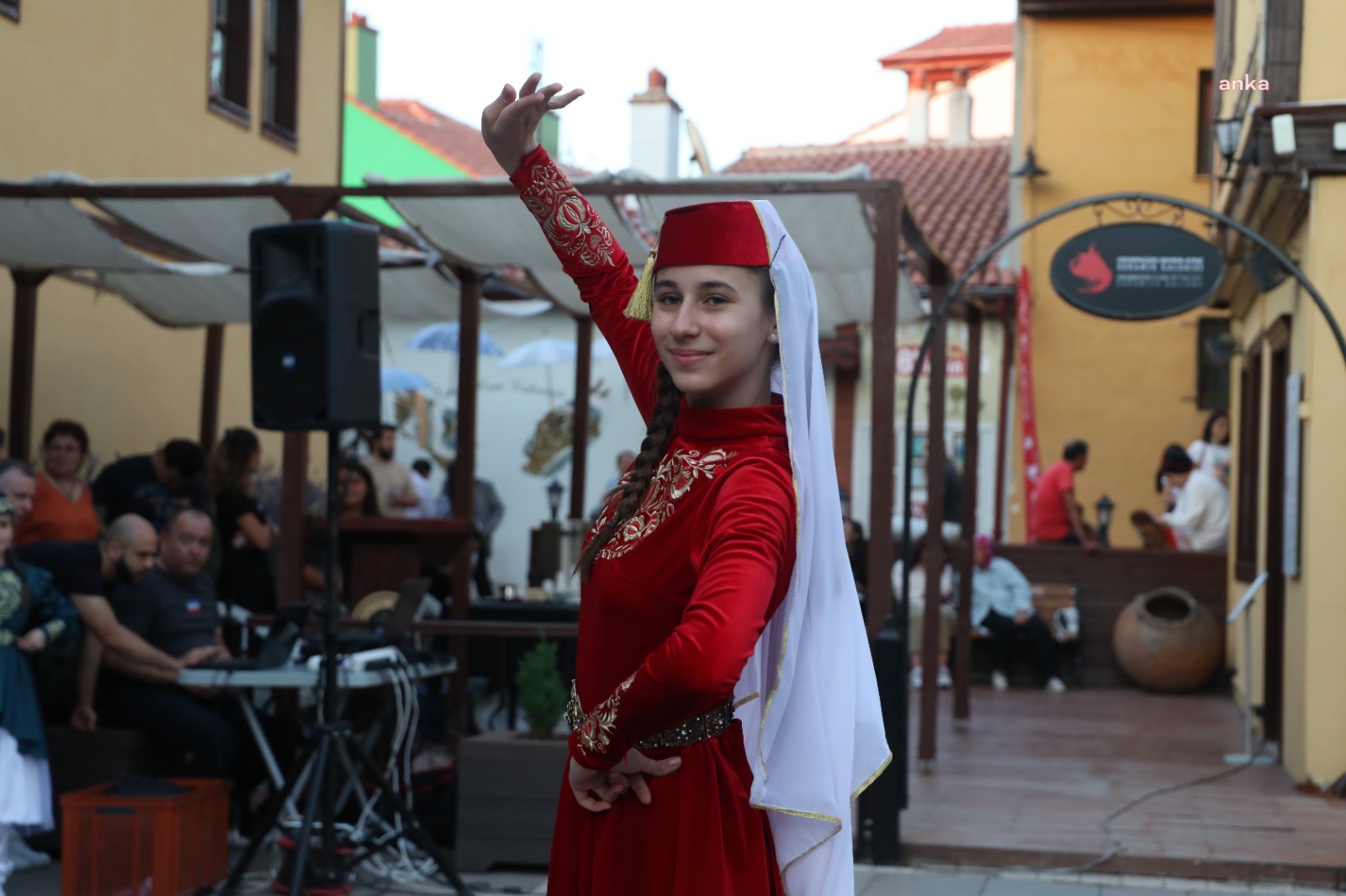 ODUNPAZARI’NDA ‘KIRIM MÜZİK ŞİİR DİNLETİSİ VE HALK OYUNLARI GÖSTERİSİ’ DÜZENLENDİ