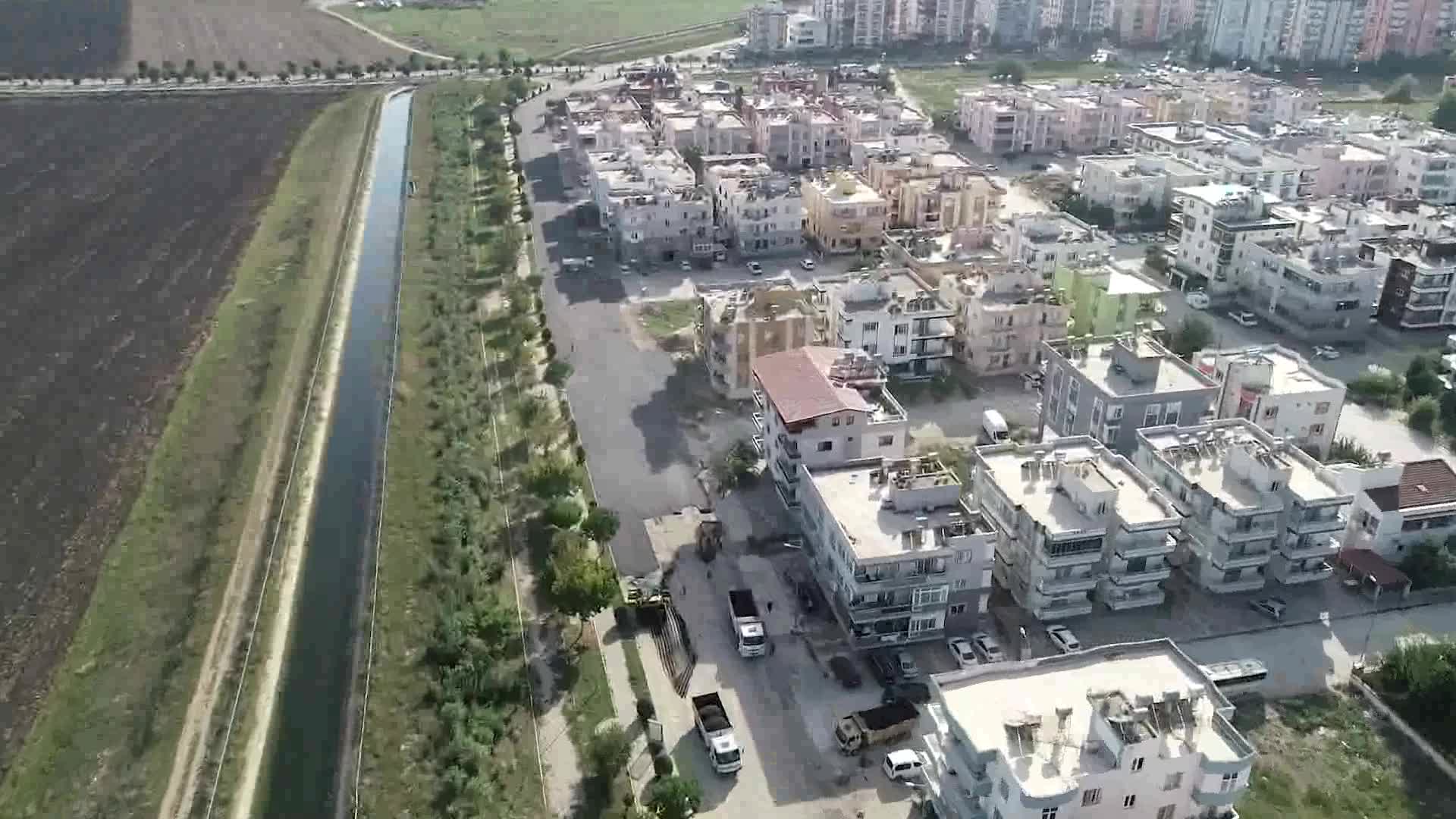 CEYHAN’DA YOL ÇALIŞMALARI DEVAM EDİYOR