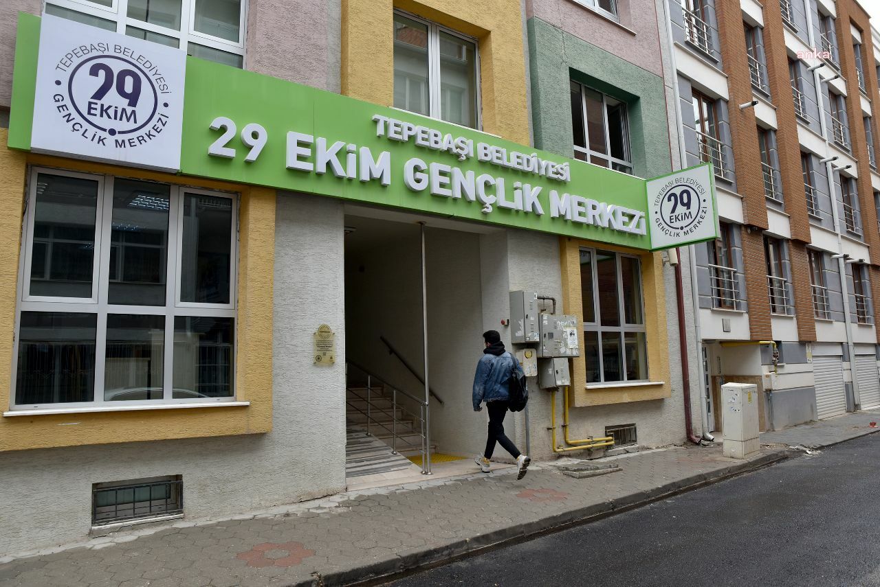 TEPEBAŞI BELEDİYESİ GENÇLİK MERKEZLERİ’NDEKİ EĞİTİMLERE YOĞUN İLGİ