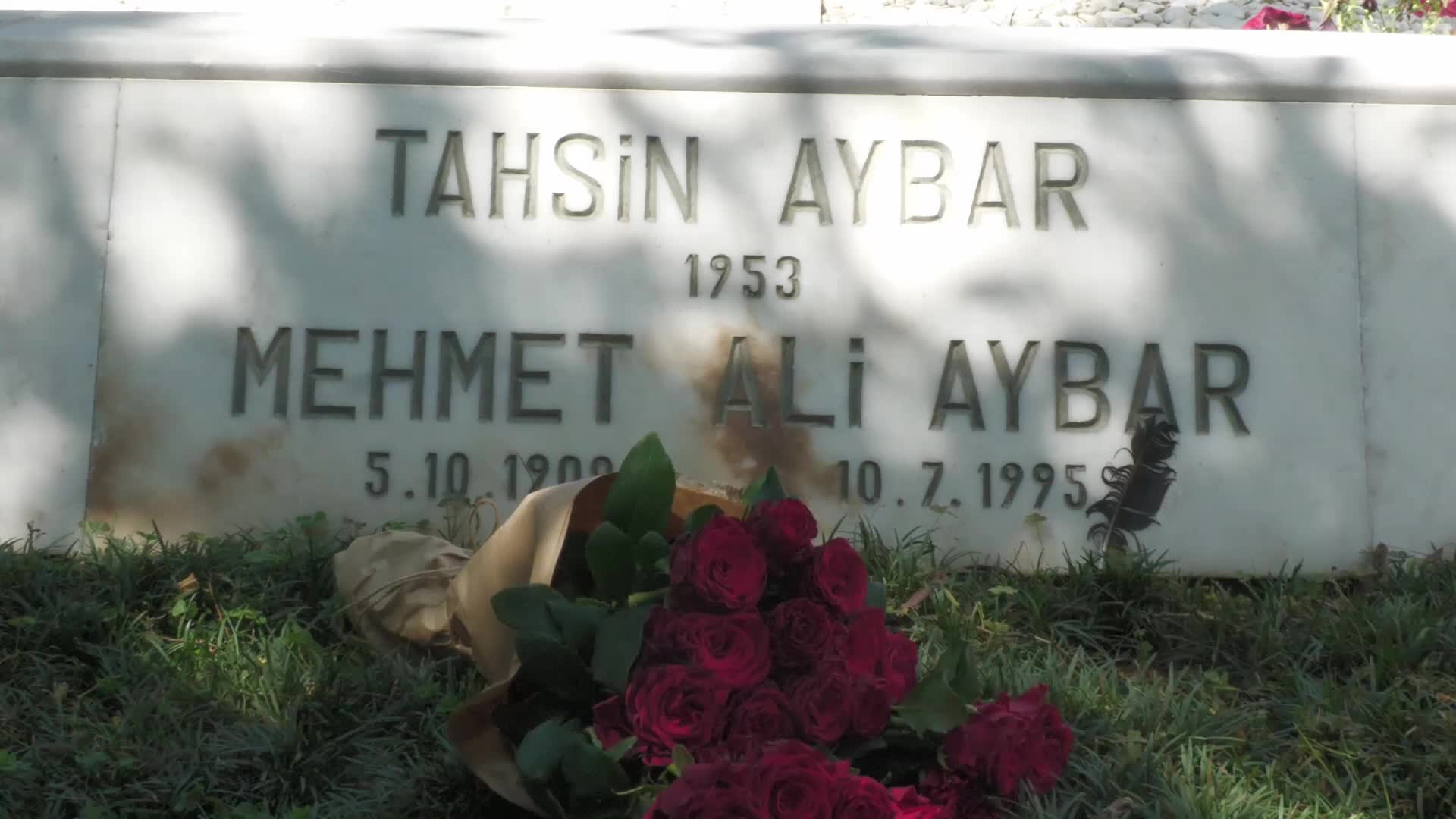 MEHMET ALİ AYBAR, ÖLÜMÜNÜN 28’İNCİ YILINDA MEZARI BAŞINDA ANILDI