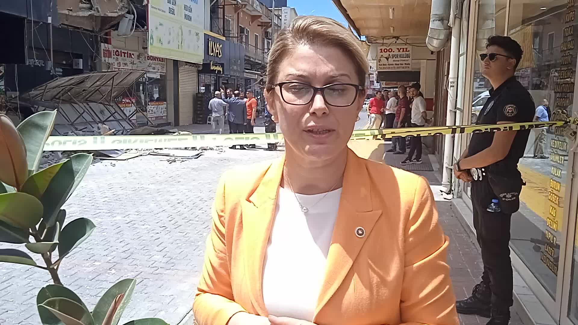 OSMANİYE'DE DEPREMDE AĞIR HASAR ALAN İŞ YERİ YIKILAN ESNAF: "HİÇBİR KURUMU YANIMIZDA GÖREMEDİK. BİZ BURADA MAĞDURUZ"