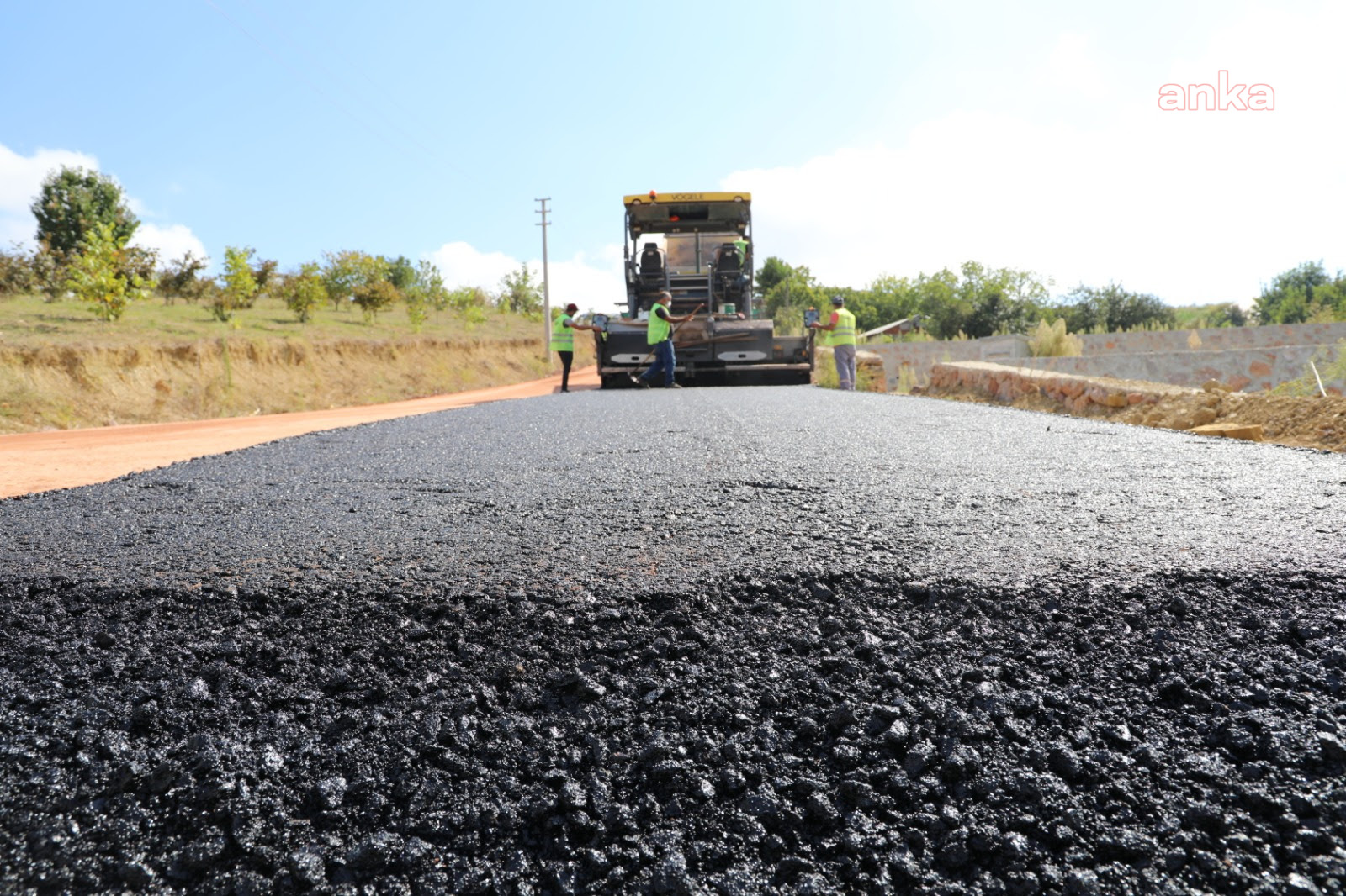 İZMİT BELEDİYESİ'NDEN KABAOĞLU MAHALLESİ'NE BİR YOL DAHA