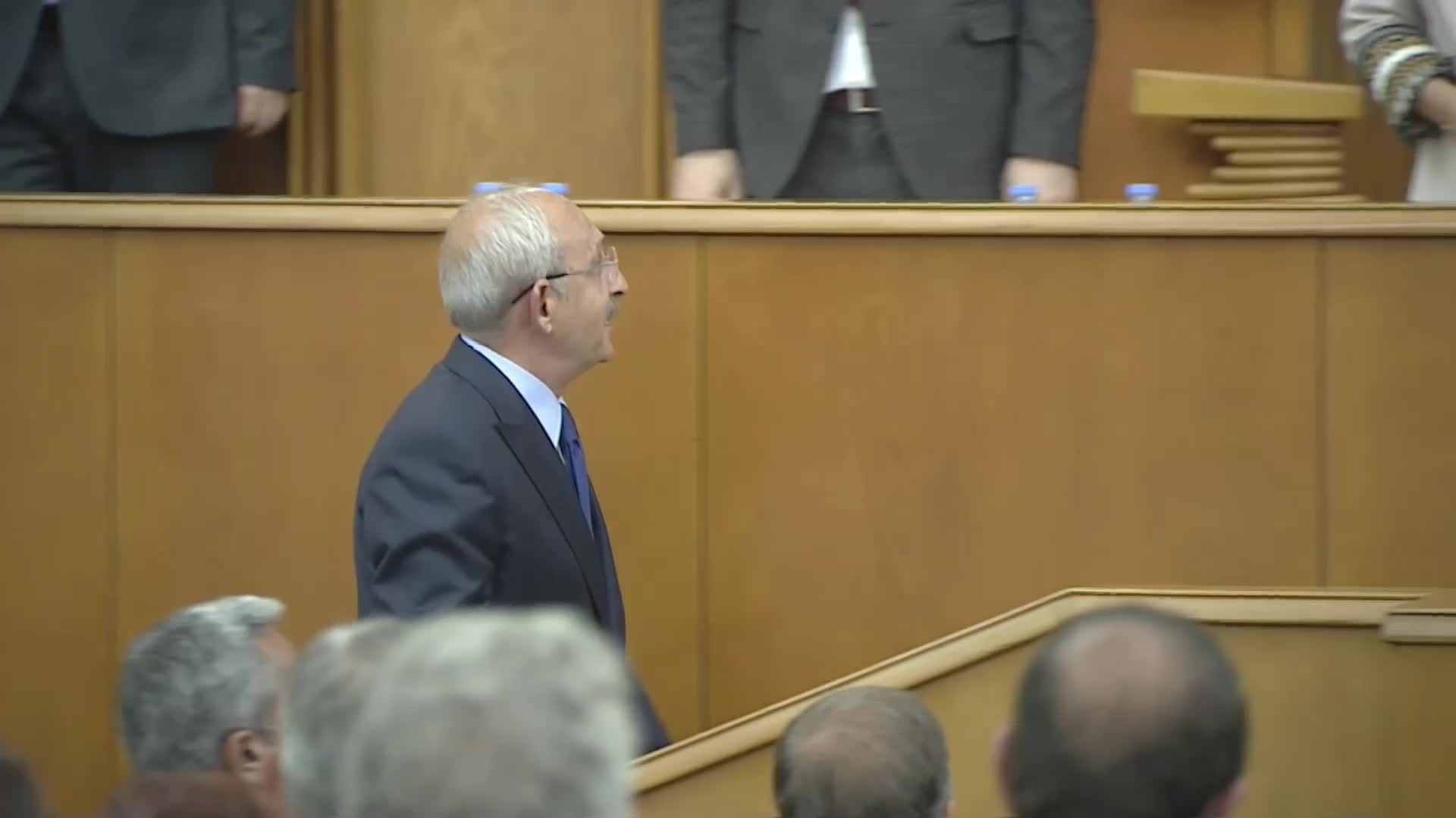 KILIÇDAROĞLU: “KİMİN İŞİNE YARIYOR, BU EKONOMİK SOYKIRIM PROGRAMI?.. BU BEŞ GRUP, SOYKIRIM EKONOMİSİNİN BAŞ AKTÖRLERİDİR. BUNLARIN HAMİSİ DE RECEP TAYYİP ERDOĞAN’DIR”