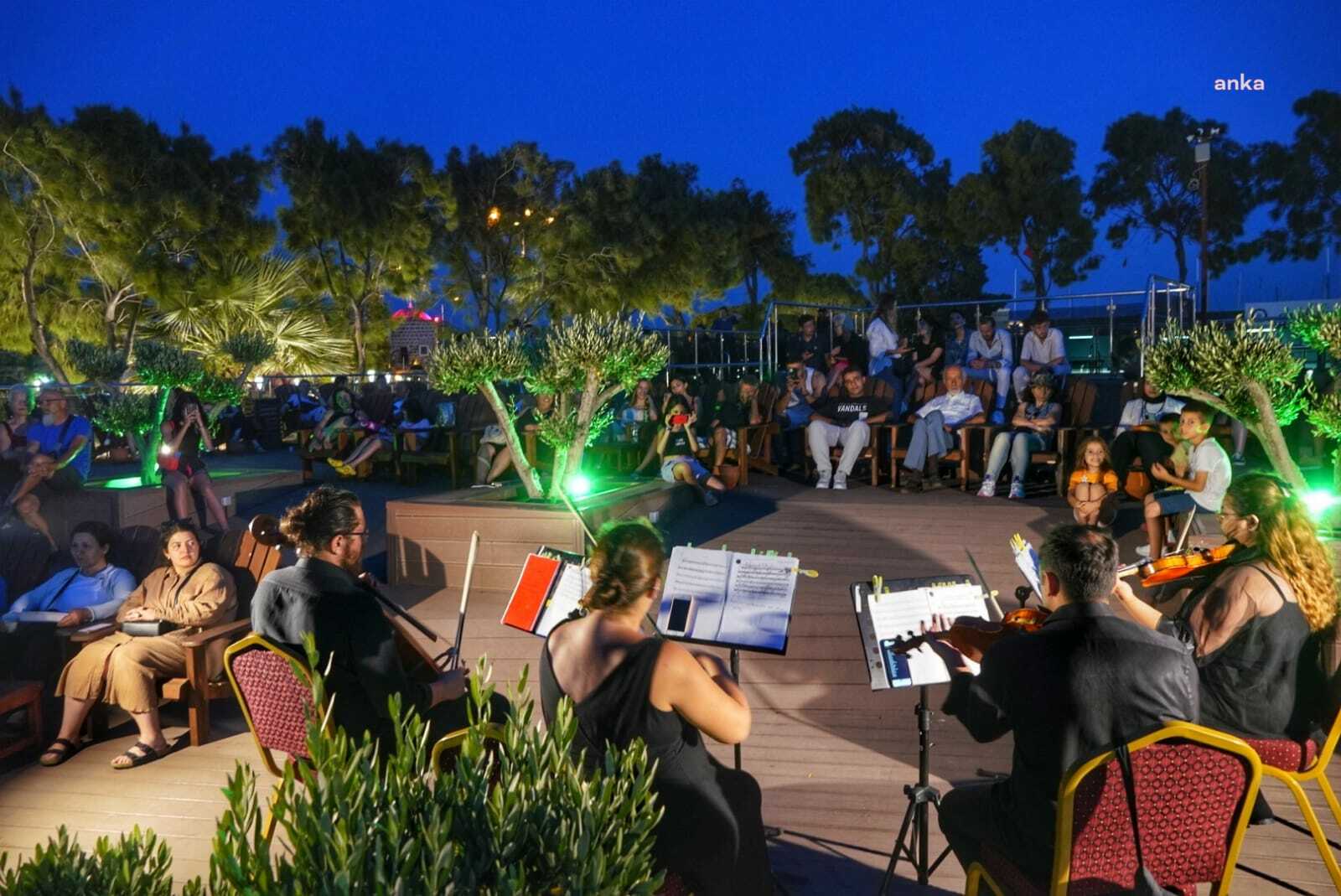 ‘ÇEŞME VE ALAÇATI GÜN BATIMI’ KONSERLERİ DEVAM EDİYOR