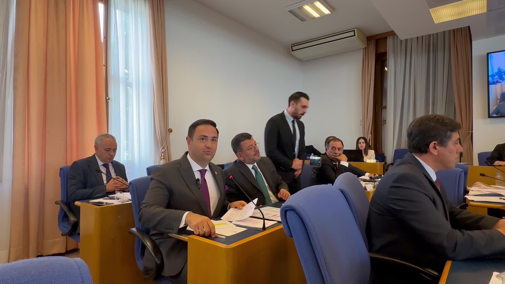 UMUT AKDOĞAN, EK BÜTÇE GÖRÜŞMELERİNDE 'TÜRKİYE TEK YÜREK KAMPANYASI'NI SORDU: "VAAT EDİLEN 115 MİLYAR LİRADAN 75 MİLYARI TOPLANMIŞ. 40 MİLYARI ORTADA YOK"