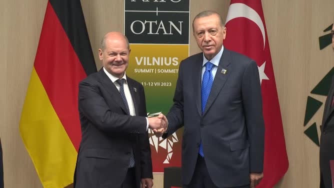 CUMHURBAŞKANI ERDOĞAN, VILNIUS’TA ALMANYA BAŞBAKANI SCHOLZ İLE GÖRÜŞTÜ