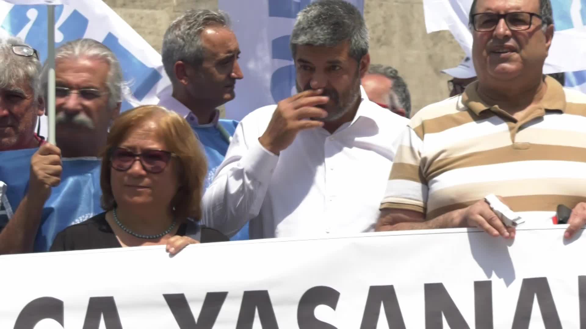 KESK ANKARA ŞUBELER PLATFORMU MEMUR MAAŞ ZAMMINI PROTESTO ETTİ… ÖĞRETMEN MELEK AŞIR: “SARAYLAR, ALTIN YOLLAR, KAFTANLAR DEĞİL; İNSANCA YAŞAMAK, ÇOCUKLARIMIZIN GÖZÜNE GÜLEREK BAKMAK İSTİYORUZ”