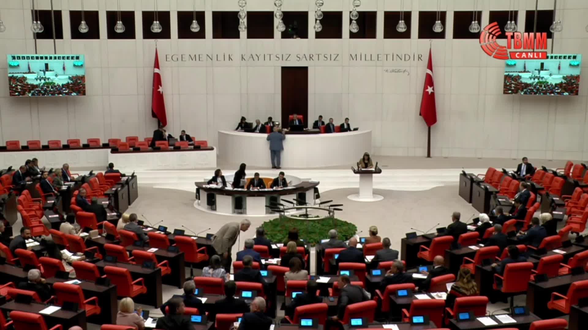 EMEP’Lİ KARACA DEMİR: "BİR EMEKÇİ MARKETE GİDİP 10’Lİ TUVALET KAĞIDI ALIYORSA, 4’ÜNE SERMAYE EL KOYUYOR"