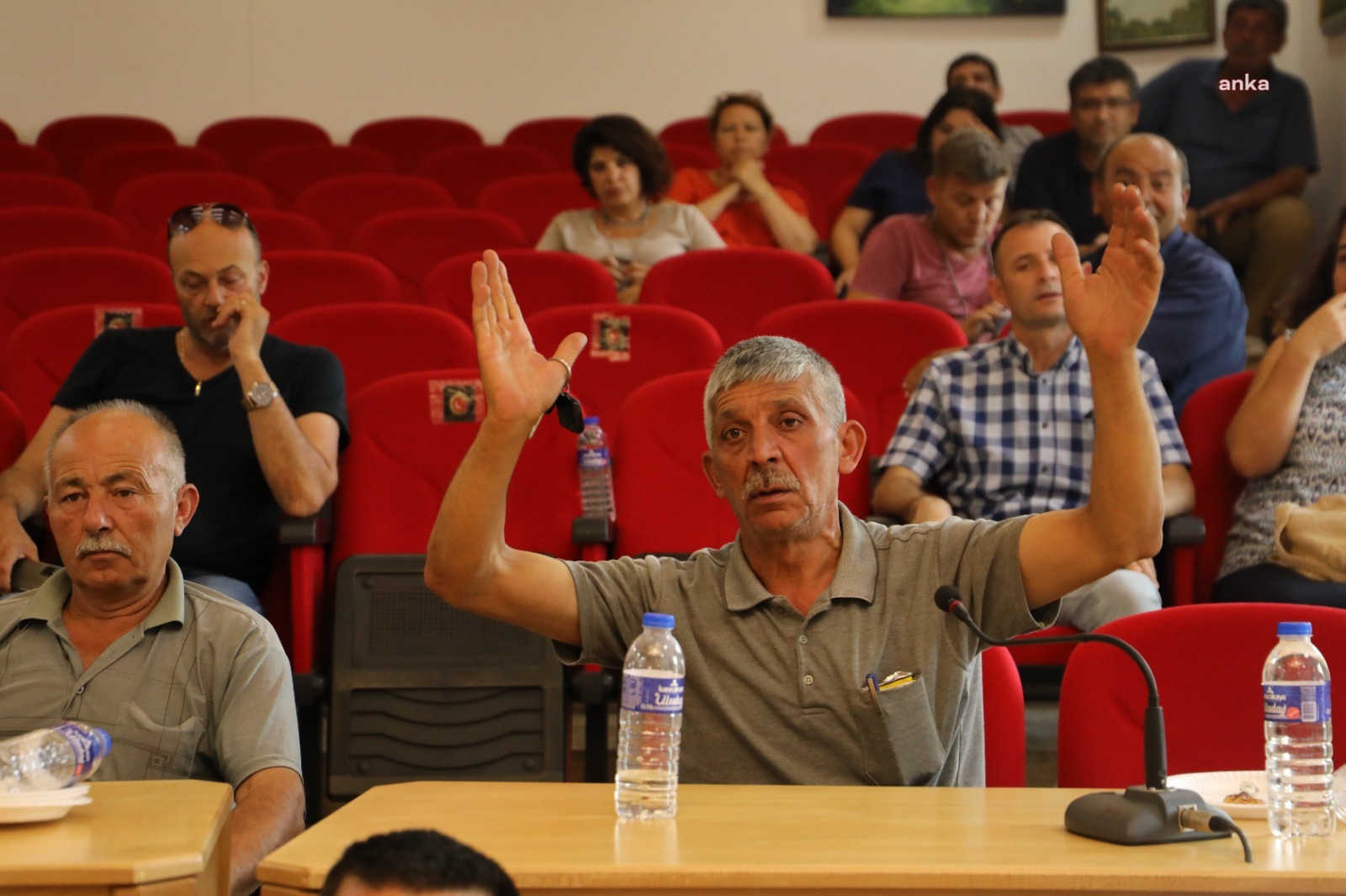 BURHANİYE BELEDİYE BAŞKANI DEVECİLER MUHTARLARLA TOPLANDI