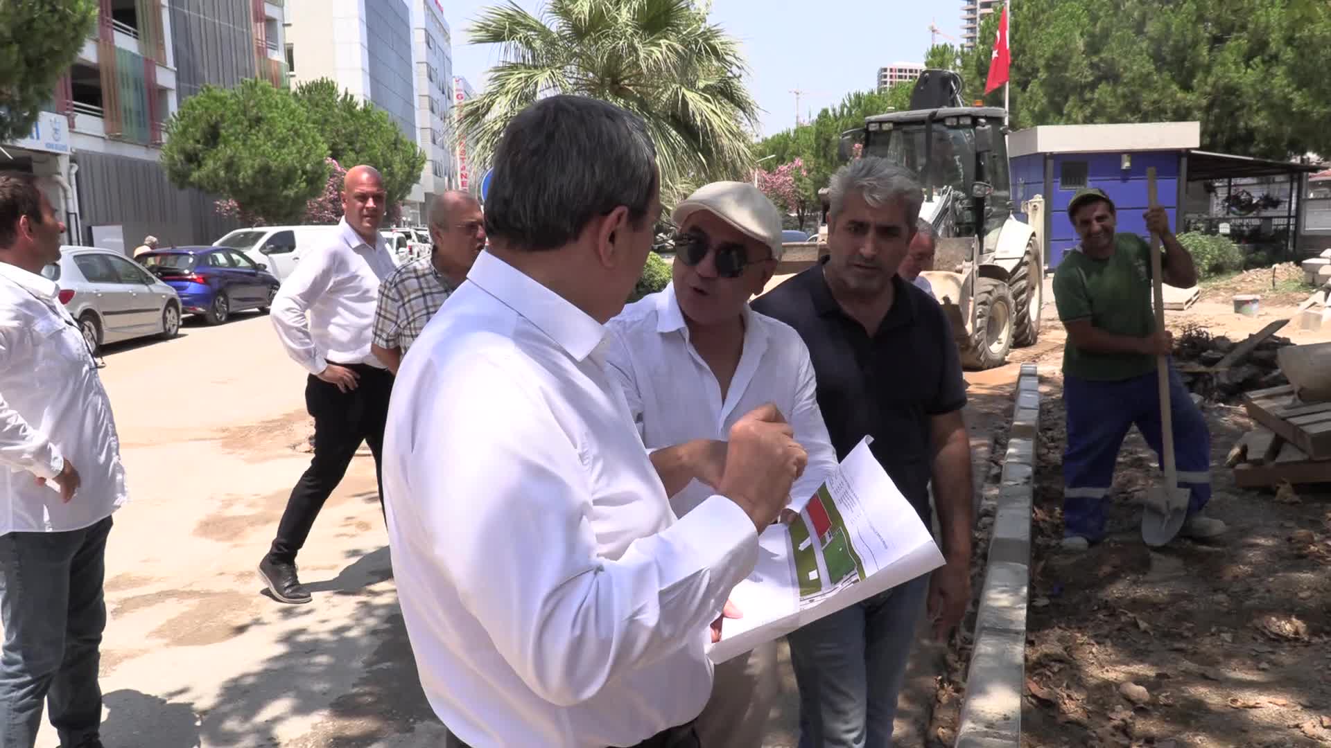 KONAK BELEDİYESİ’NDEN KAHRAMANLAR MEYDANI VE NEVZAT GÜZELIRMAK PARKI’NA MODERN DÜZENLEME