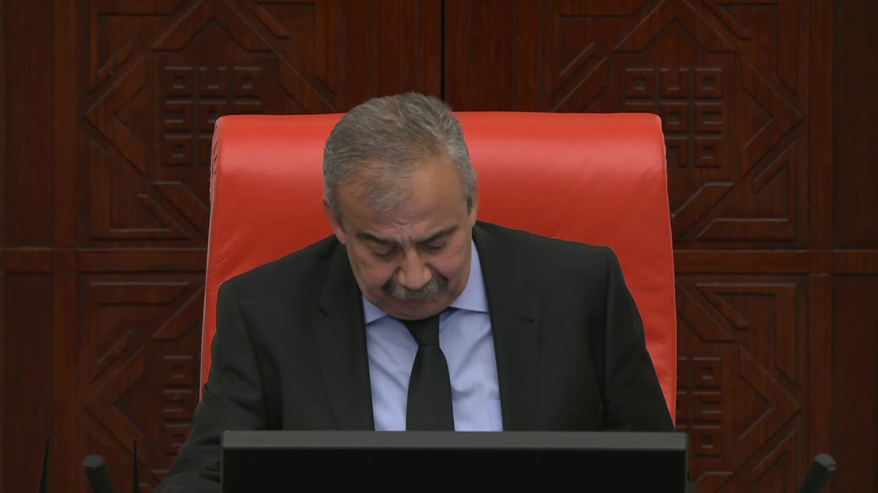 VELİ AĞBABA: “GÖRÜŞTÜĞÜMÜZ TORBA YASA MİLLÎ DAYANIŞMA PAKETİ OLARAK SUNULUYOR ANCAK BU PAKETE BAKINCA, DAYANIŞMA PAKETİNDEN DAHA ÇOK SİZİN GEÇMİŞTE YAPTIĞINIZ GİBİ, ASLINDA, BİR ‘MİLLÎ DOLANDIRMA PAKETİ’ DEMEK DAHA DOĞRU OLACAK”
