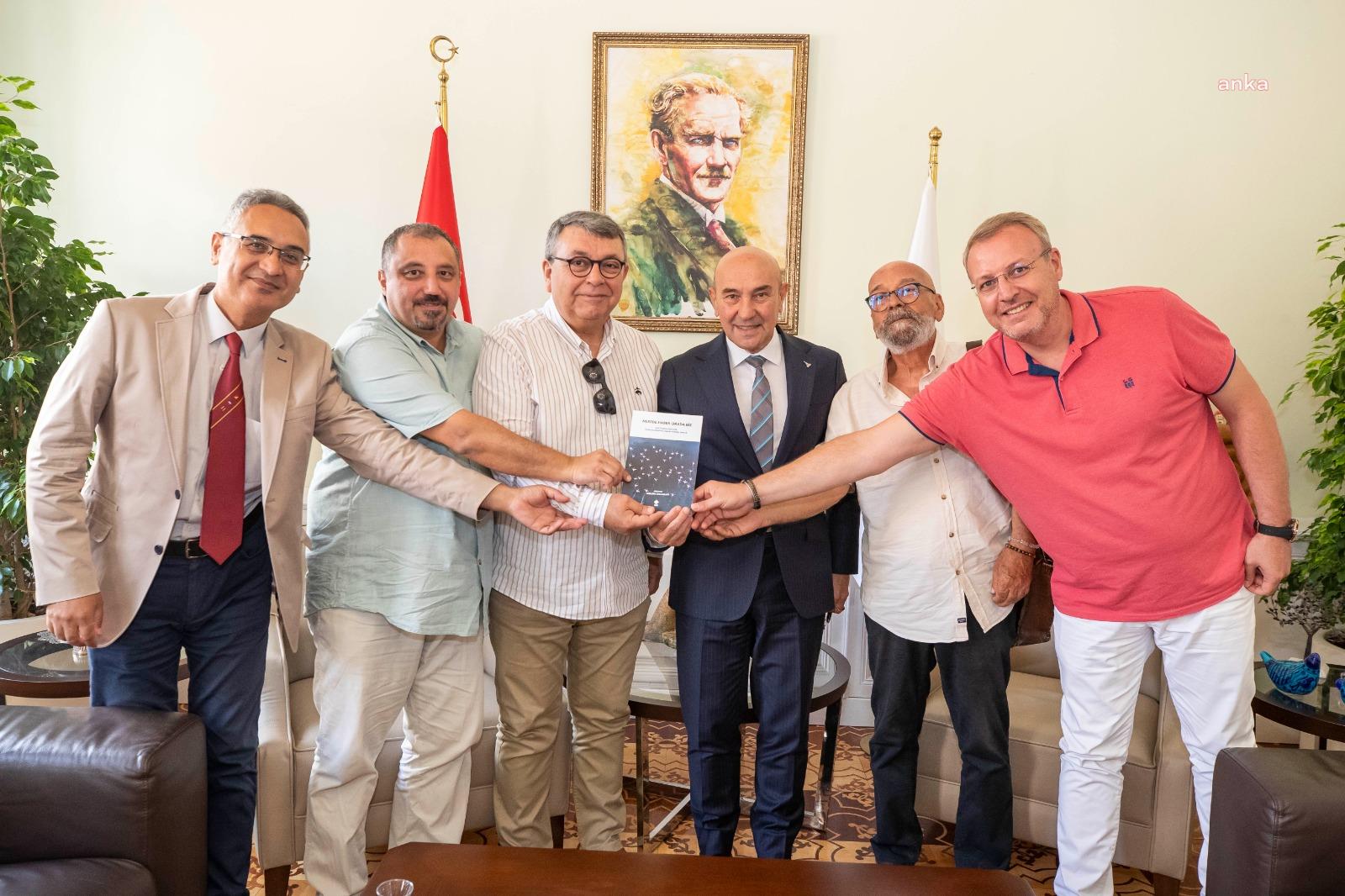 İZMİRLİ GAZETECİLER, ANILARINI BİR KİTAPTA TOPLADI