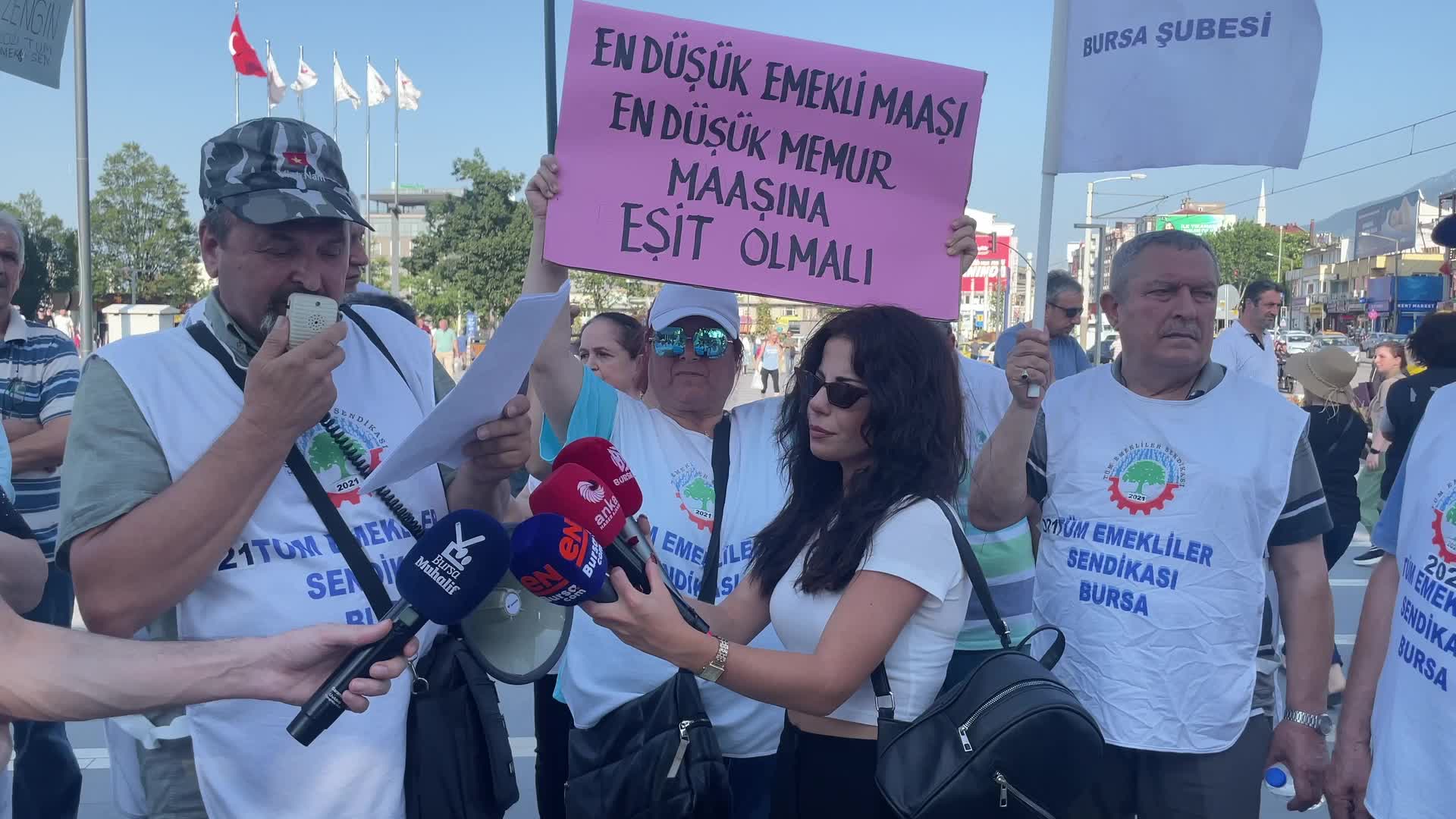 BURSA’DA EMEKLİLERDEN ZAM TEPKİSİ: "EMEKÇİ VE EMEKLİ DÜŞMANI, PATRON SEVİCİ İKTİDARIN SEFALET ZAMMINI KABUL ETMİYORUZ. ZAMMINI AL, BAŞINA ÇAL"