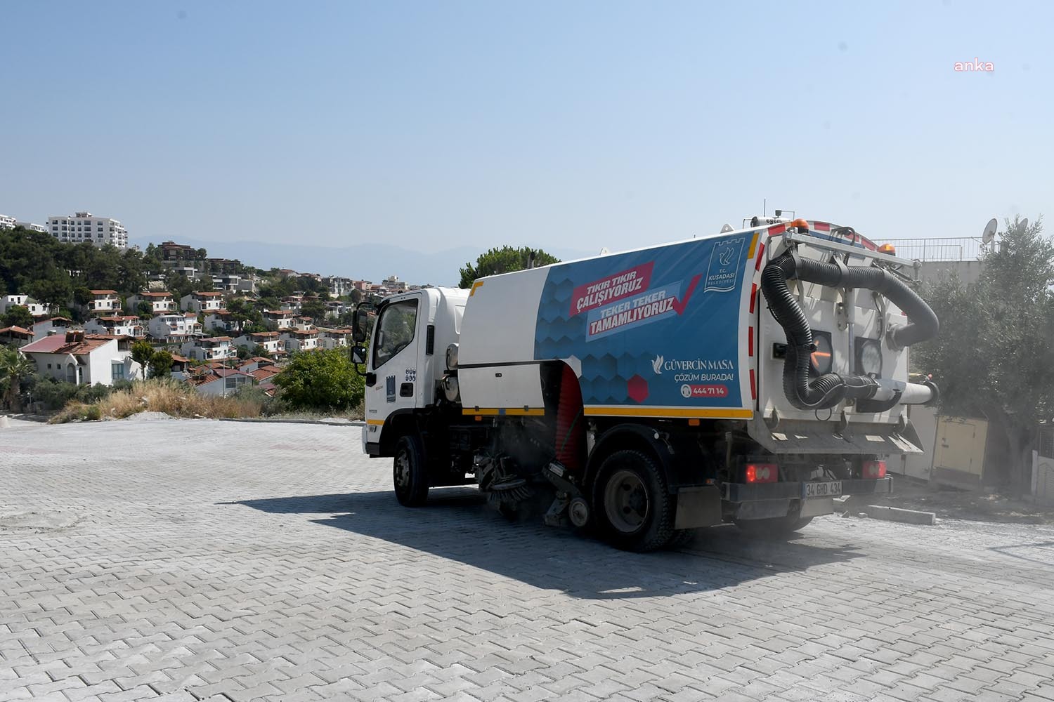 KUŞADASI BELEDİYESİ’NDEN KADINLAR DENİZİ MAHALLESİ’NDE ÜSTYAPI YENİLEME ÇALIŞMASI