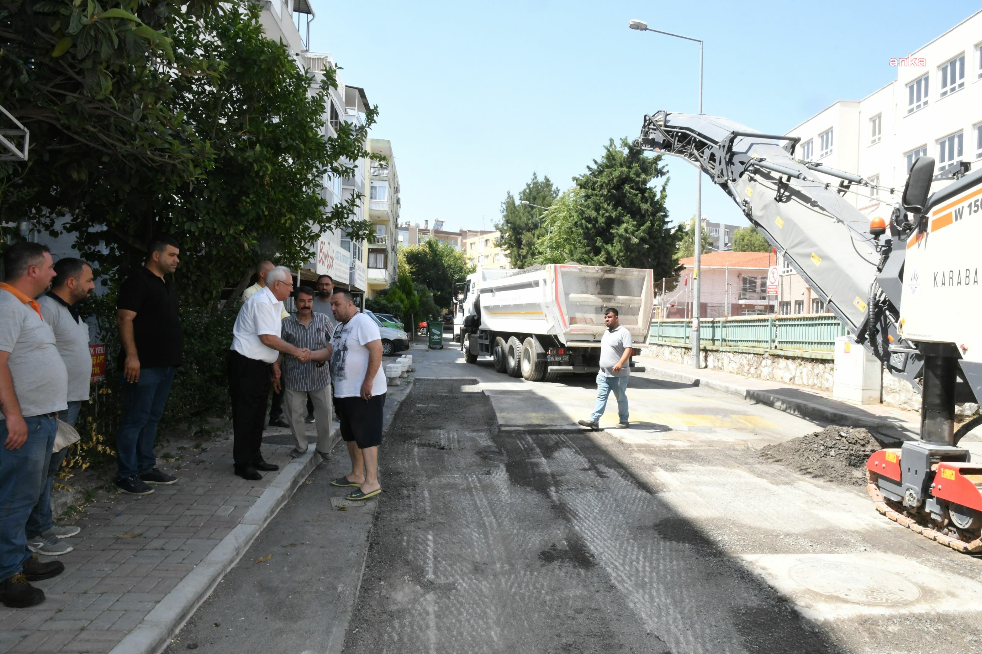KARABAĞLAR BELEDİYESİ EKİPLERİ ASFALTLAMA ÇALIŞMALARINI SÜRDÜRÜYOR