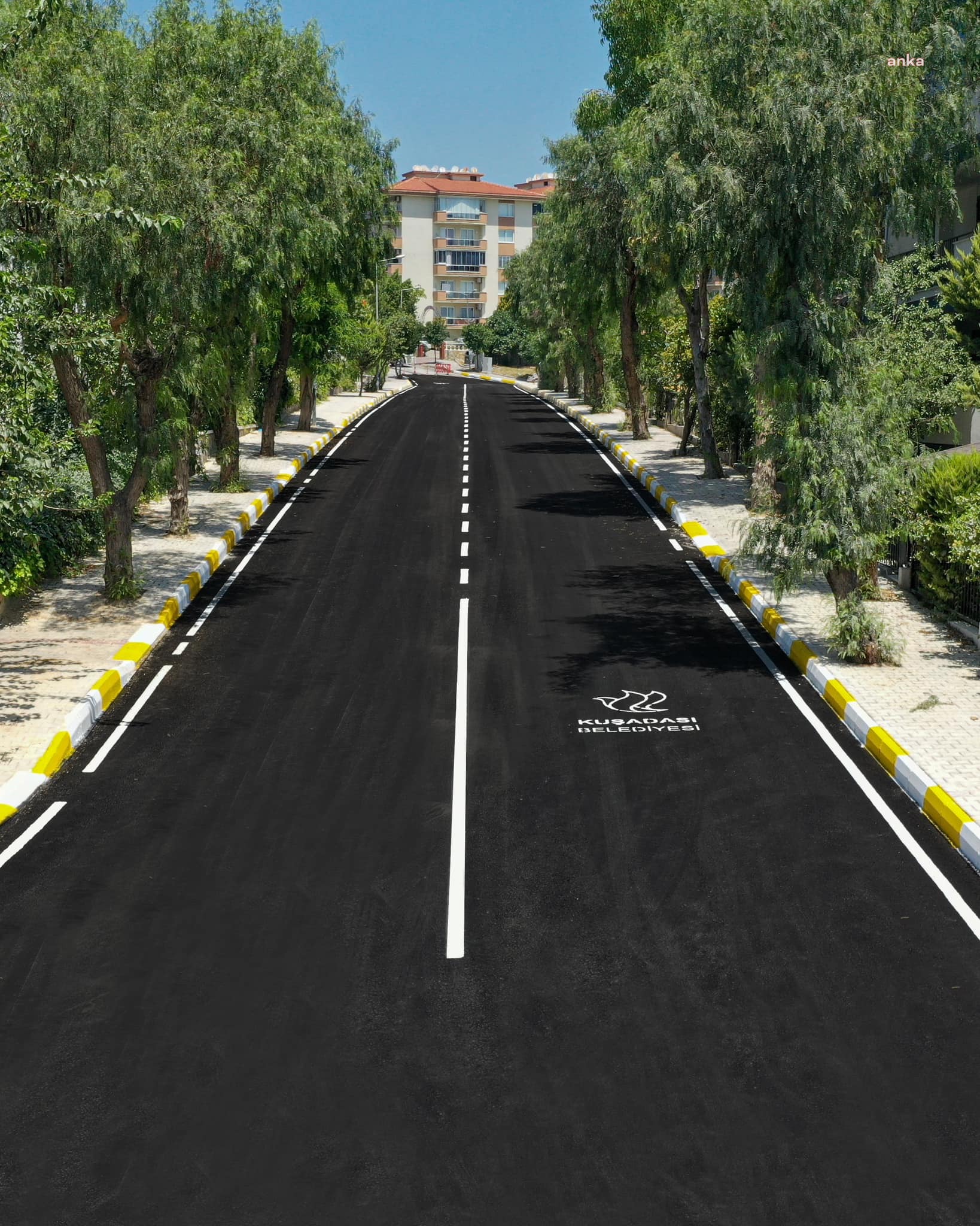 KUŞADASI BELEDİYESİ SICAK ASFALT ÇALIŞMALARINA DEVAM EDİYOR