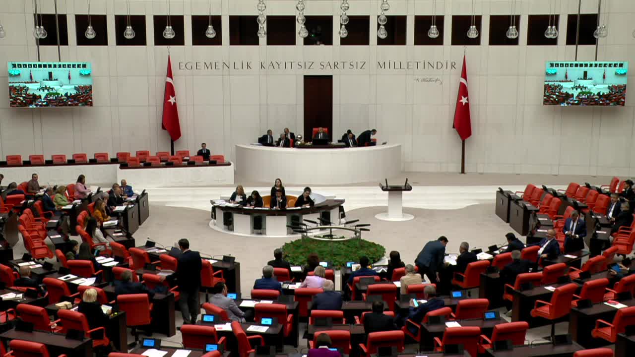EVRİM RIZVANOĞLU: “BİR TOPRAKTA HAK-HUKUK ÇİĞNENİRSE ORADA BEREKET DE OLMAZ. AKBELEN’DEKİ YAŞAM SAVUNUCULARININ HAKLI MÜCADELELERİNDE YANLARINDAYIM”