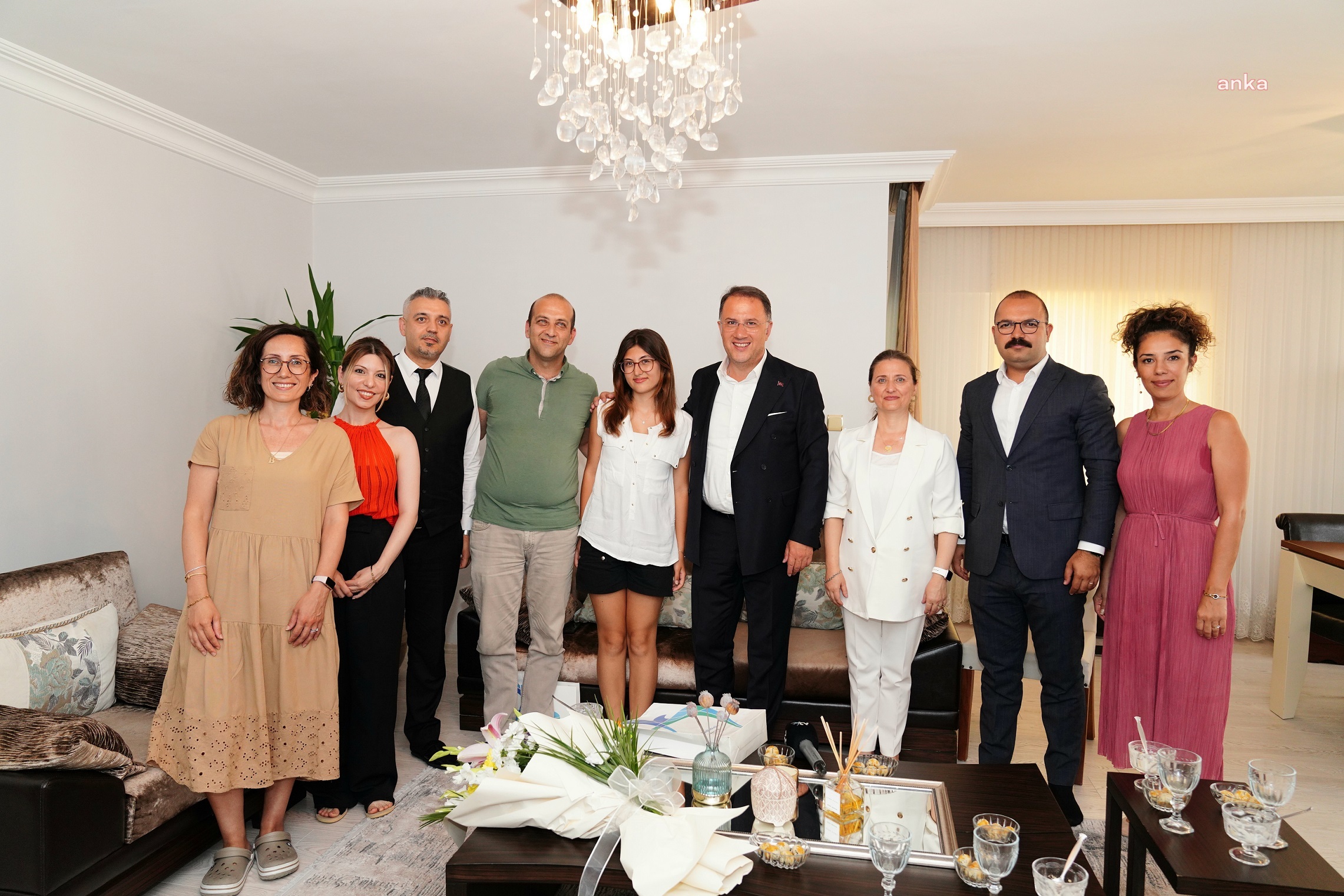 BEYLİKDÜZÜ BELEDİYE BAŞKANI ÇALIK, LGS BİRİNCİLERİNİ ZİYARET ETTİ