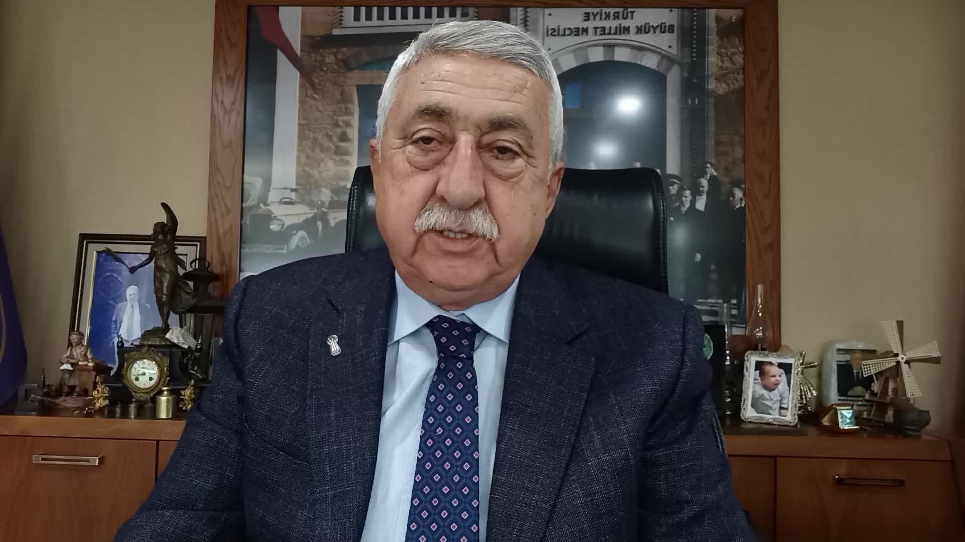BENDEVİ PALANDÖKEN: “ESNAFIMIZ SAAT 22:00’DE DÜKKAN KAPATIRKEN BAZI ZİNCİR MARKETLERİN OTOMATLARLA 7/24 SATIŞ YAPMASI, PİYASADA ÇOK BÜYÜK BİR HAKSIZ REKABET OLUŞTURUYOR”
