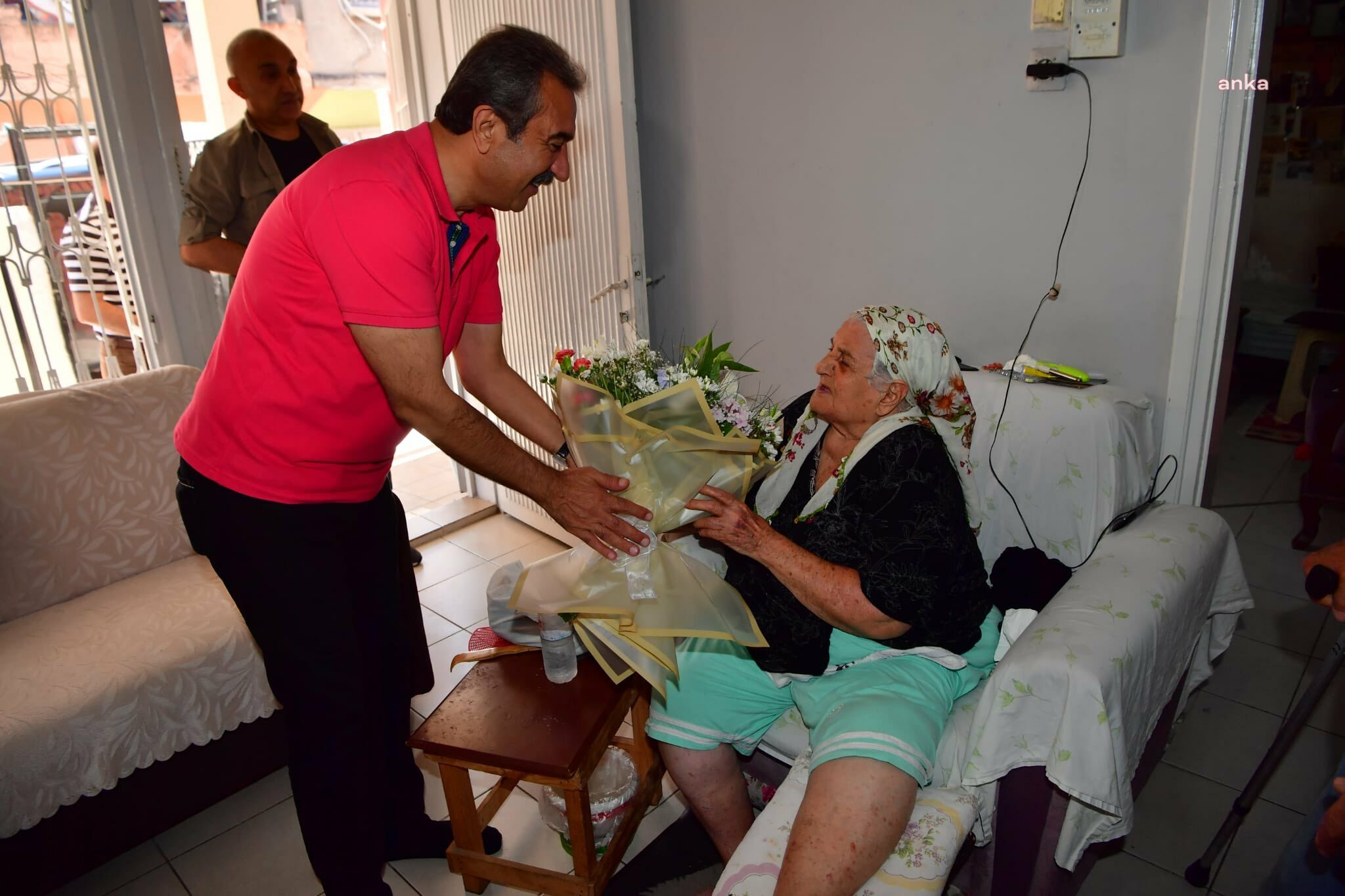 ÇUKUROVA BELEDİYE BAŞKANI ÇETİN'DEN KULLE AİLESİNE GEÇMİŞ OLSUN ZİYARETİ