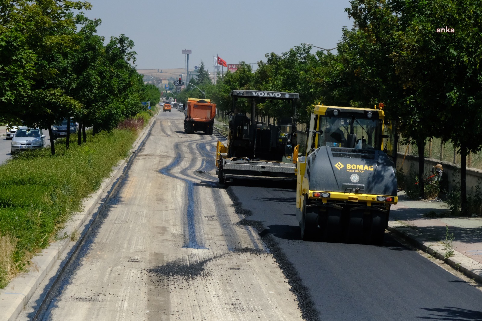 ESKİŞEHİR BÜYÜKŞEHİR BELEDİYESİ, YOL BAKIM-ONARIM ÇALIŞMALARINA DEVAM EDİYOR