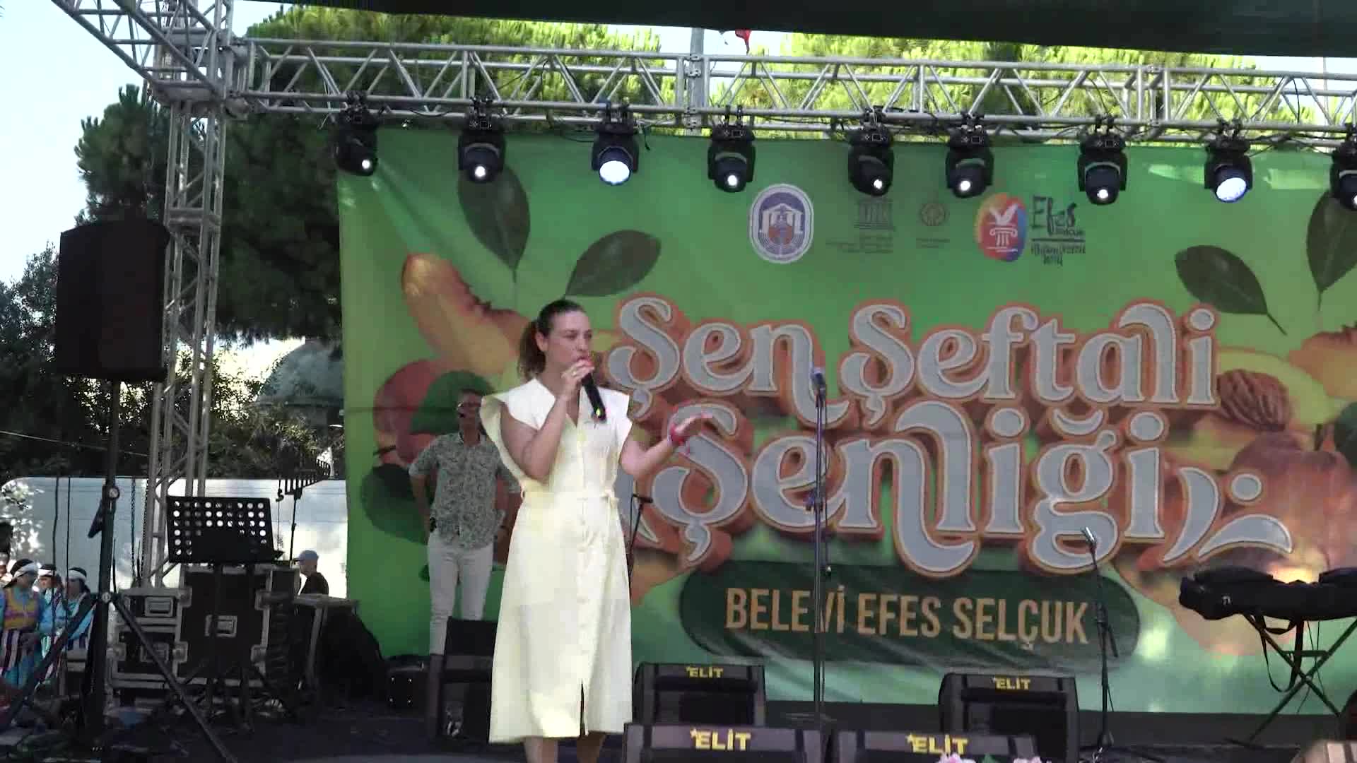 EFES SELÇUK'TA ÜRETİCİ VE HALK, BELEVİ ŞEN ŞEFTALİ ŞENLİĞİ’NDE BULUŞTU