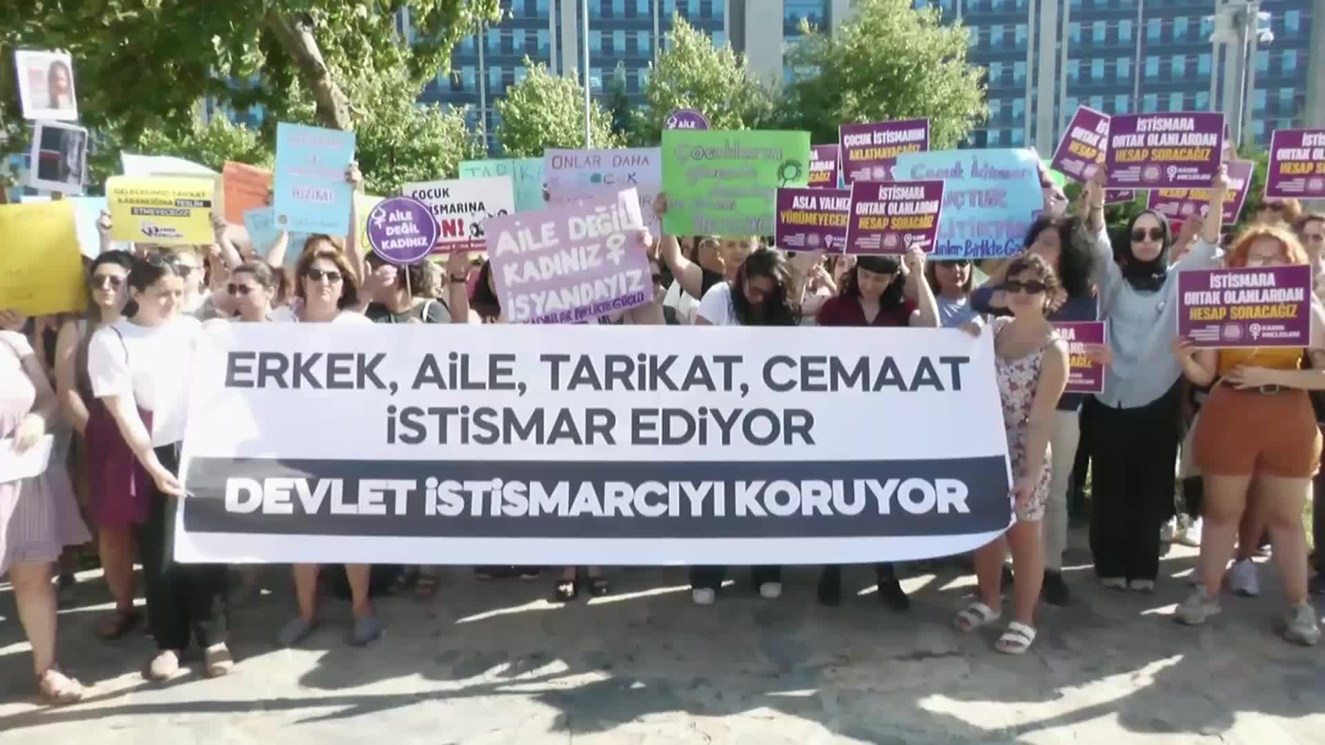 H.K.G. DAVASI 9 EKİM'E ERTELENDİ... KADIN CİNAYETLERİNİ DURDURACAĞIZ PLATFORMU: "EĞİTİM BAKANI, AİLE SOSYAL POLİTİKALAR BAKANI NEREDEYDİ? VARLARDI VE BÜTÜN BU MESELENİN ÜSTÜNÜ ÖRTTÜLER”