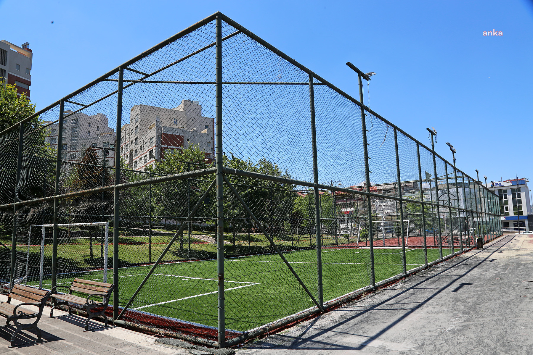 ATAŞEHİR'DE HEM PARK SAYISI ARTIYOR HEM DE MEVCUT PARKLAR YENİLENİYOR