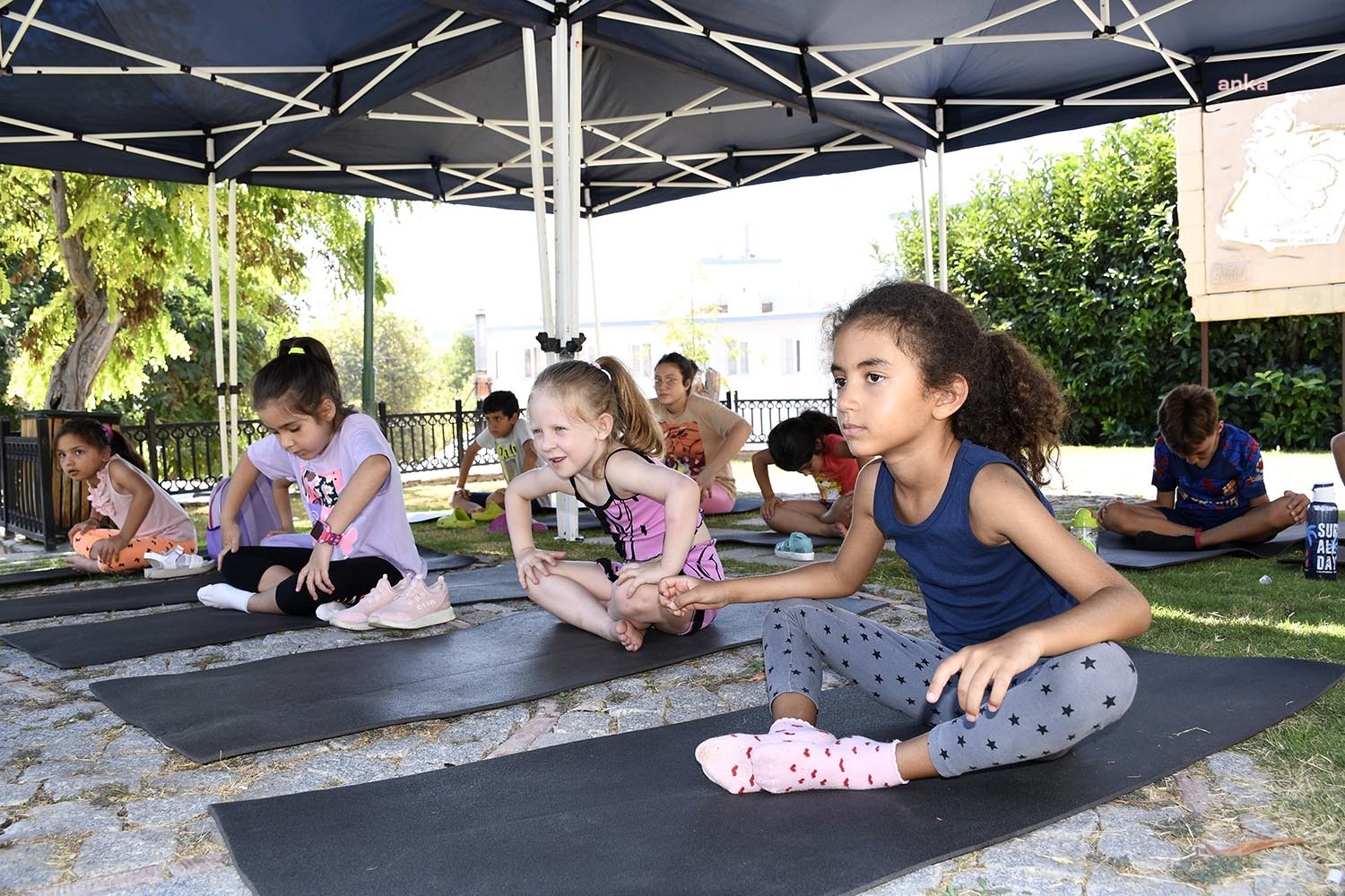 SEYAKMER ÇOCUKLARI YOGA İLE TANIŞTIRDI