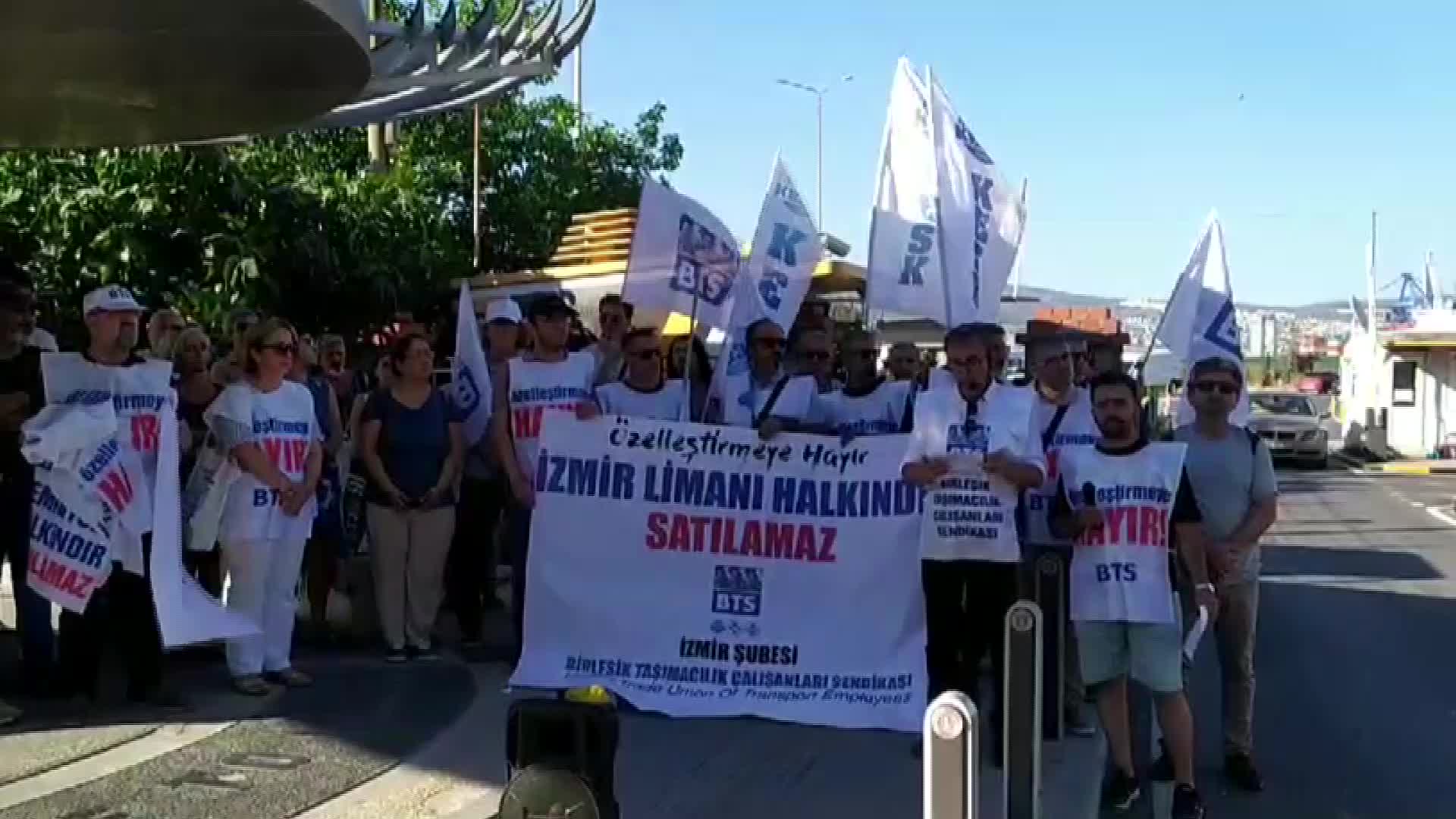 BTS İZMİR ŞUBESİ, ALSANCAK LİMANI'NIN SATILMASINI PROTESTO ETTİ