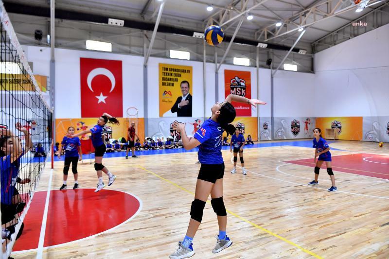 MERSİN BÜYÜKŞEHİR’İN VOLEYBOL KURSU YAZ DÖNEMİNDE DE DEVAM EDİYOR