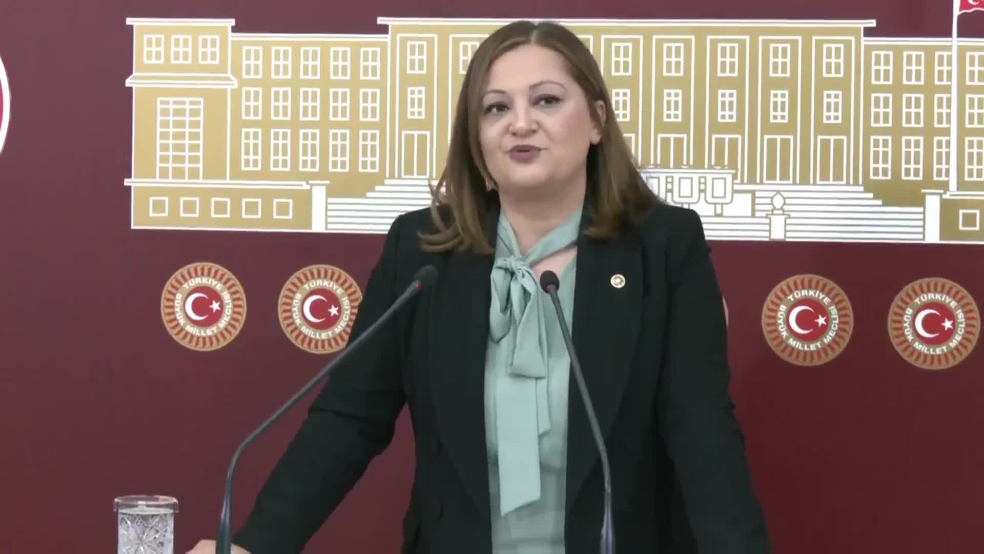 BURCU KÖKSAL: “SADAT’IN CEO’SU HANGİ UNVAN İLE TÜRKİYE CUMHURİYETİ’Nİ TEMSİL ETMEKTEDİR? ‘HİÇBİR ALAKAMIZ YOK’ DİYECEKSENİZ, İHBARDA BULUNMAK İSTİYORUM. KÖRFEZ TURUNDA KAÇAK YOLCU BULUNMAKTA”