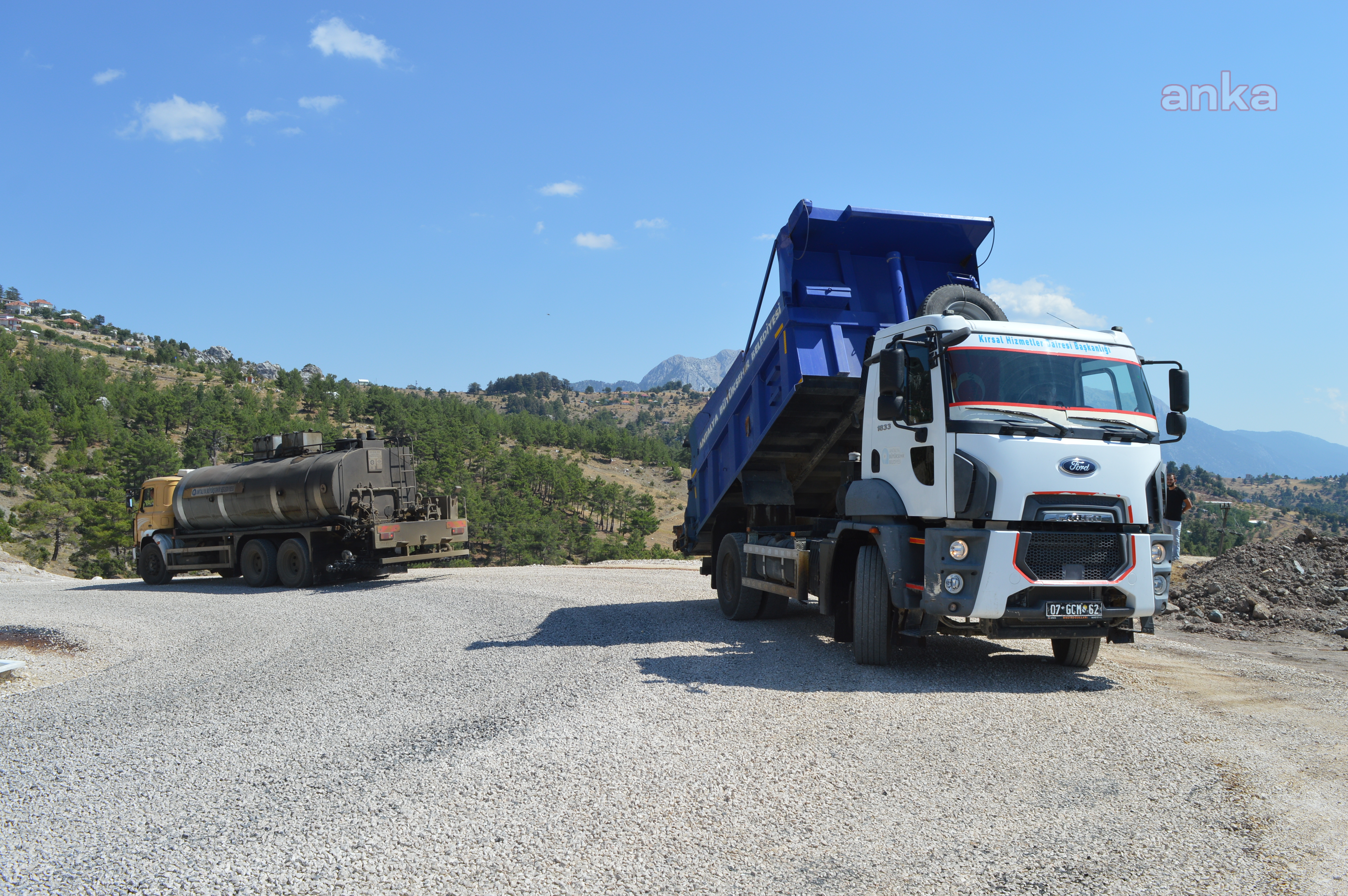 ANTALYA BÜYÜKŞEHİR'DEN GRUP YOLLARINDA ASFALTLAMA ÇALIŞMASI