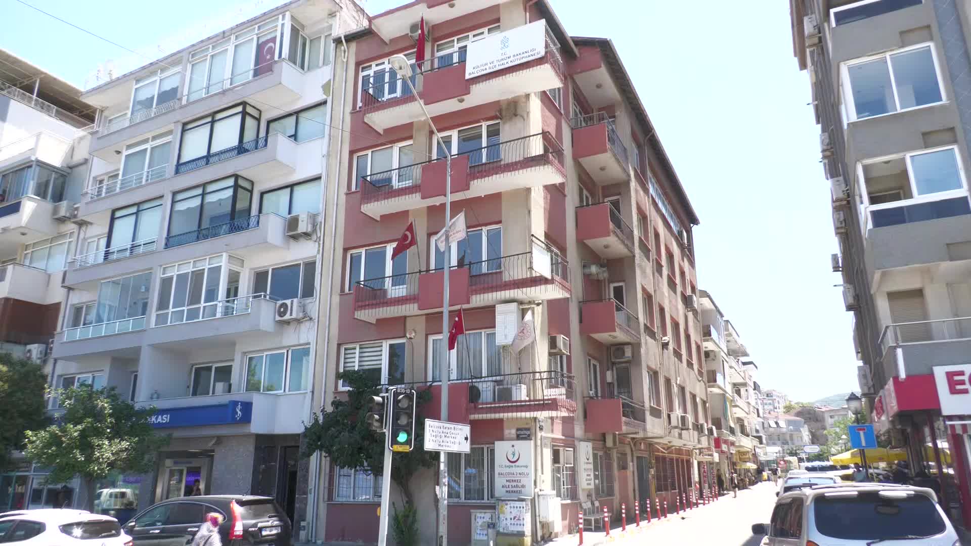 İZMİR’DE AİLE SAĞLIĞI MERKEZİ SORUNU… İZMİR TABİP ODASI BAŞKANI SÜLEYMAN KAYNAK: “AİLE HEKİMLİĞİ KADERİNE TERK EDİLMİŞ DURUMDA. AİLE HEKİMLERİNİN GÖREVİ KİRALIK YER BULMAK DEĞİLDİR"