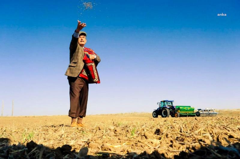 ESKİŞEHİR BÜYÜKŞEHİR'DEN ATALIK TOHUMLARLA İLK HASAT