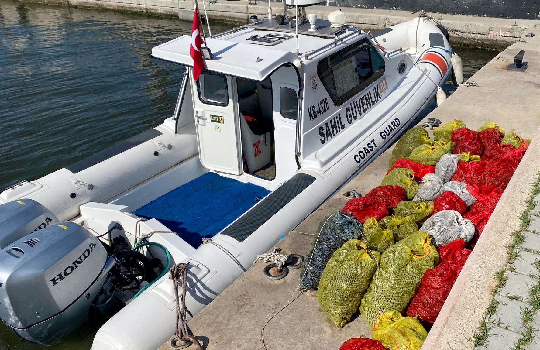 İZMİR’DE BİN 400 KİLO MİDYEYE EL KONULDU