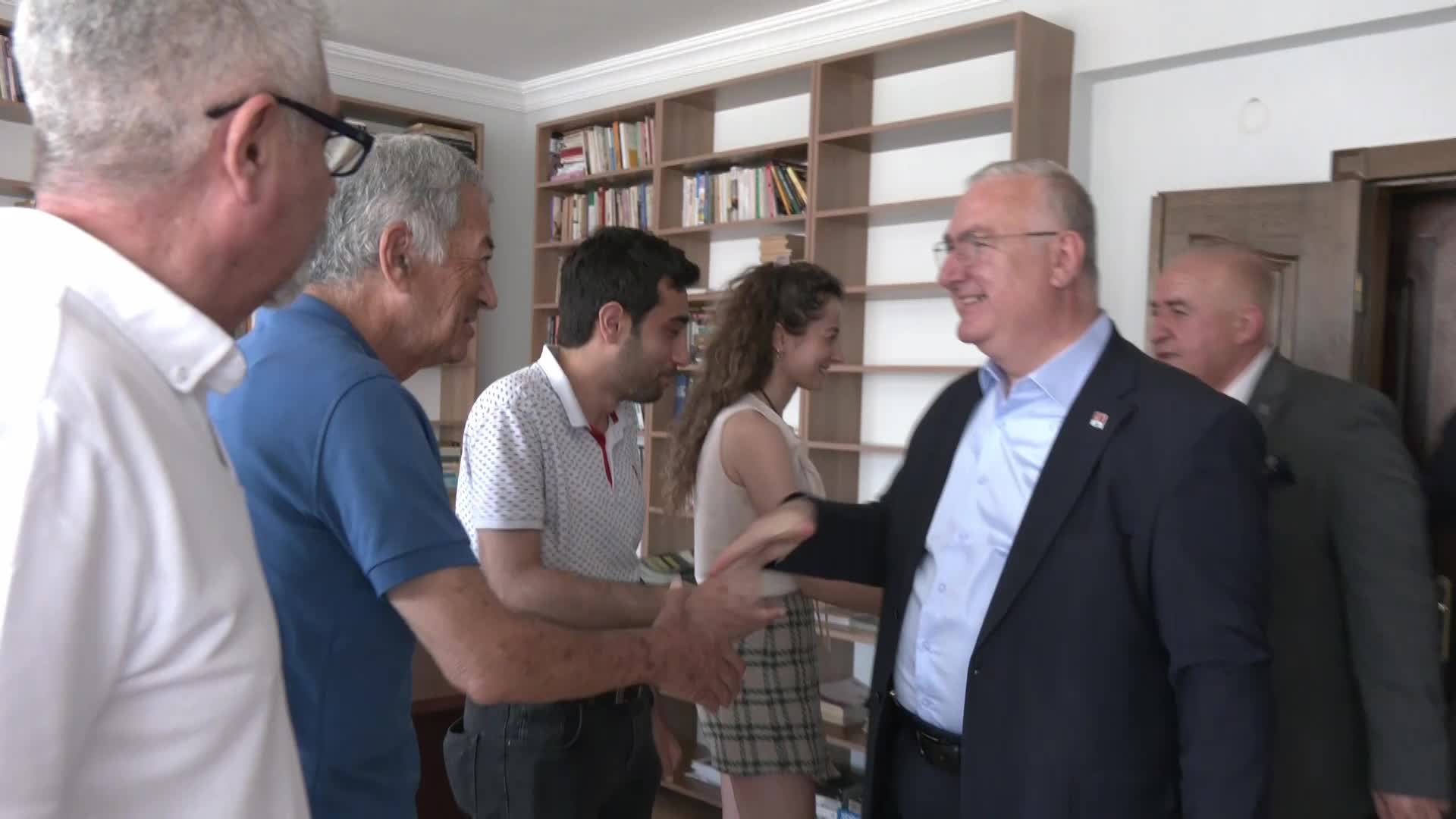 CHP ANKARA İL BAŞKANLIĞI’NDAN, TİP’E “CAN ATALAY” ZİYARETİ… ALİ HİKMET AKILLI: “YASAMA HAKKINA, HALKIN SEÇME HAKKINA, MİLLETVEKİLİNİN SEÇİLME HAKKINA MÜDAHALE NİTELİĞİ TAŞIYAN BU TUTUKLULUK HALİNE DERHAL SON VERİLMELİ”