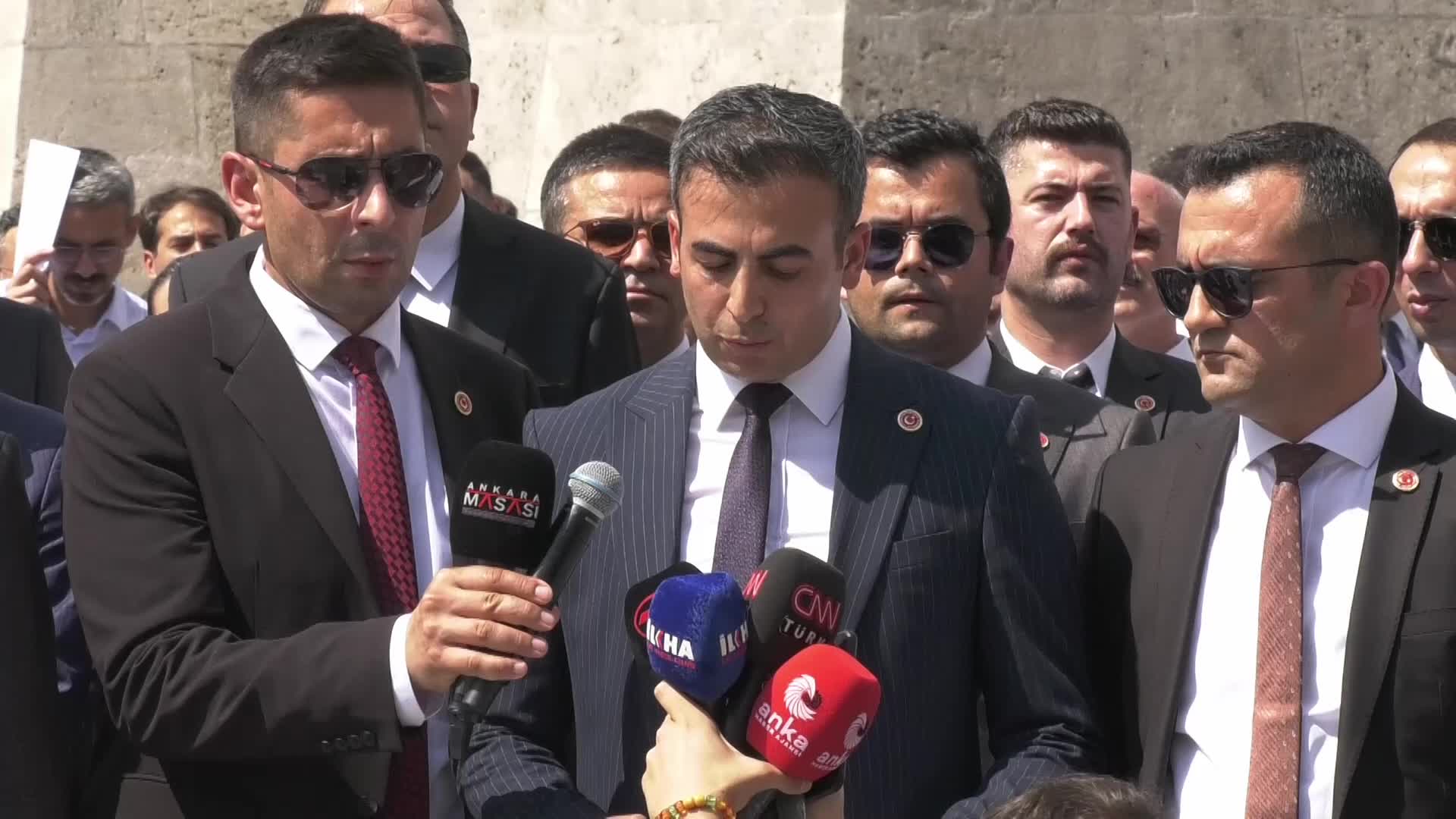 KAMUDA GÖREVLİ MÜFETTİŞ VE DENETÇİLER ANKARA'DA EYLEM YAPTI: "YÜZLERCE MÜFETTİŞ VE DENETÇİ MESLEKTEN İSTİFA EDİYOR. ÖZLÜK HAKLARIMIZIN İYİLEŞTİRİLMESİ KAÇINILMAZ BİR ZORUNLULUK"