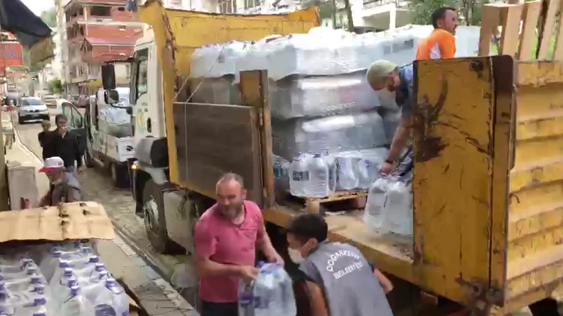 ATAKUM BELEDİYESİ'NDEN SEL MAĞDURU GİRESUN'A YARDIM ELİ