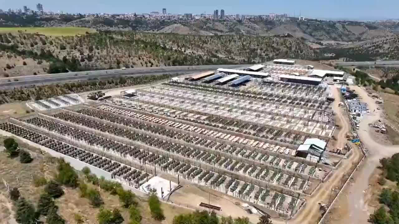 ABB, KARATAŞ GEÇİCİ HAYVAN BAKIMEVİ VE REHABİLİTASYON MERKEZİ’NDE ÇALIŞMALARINI SÜRDÜRÜYOR