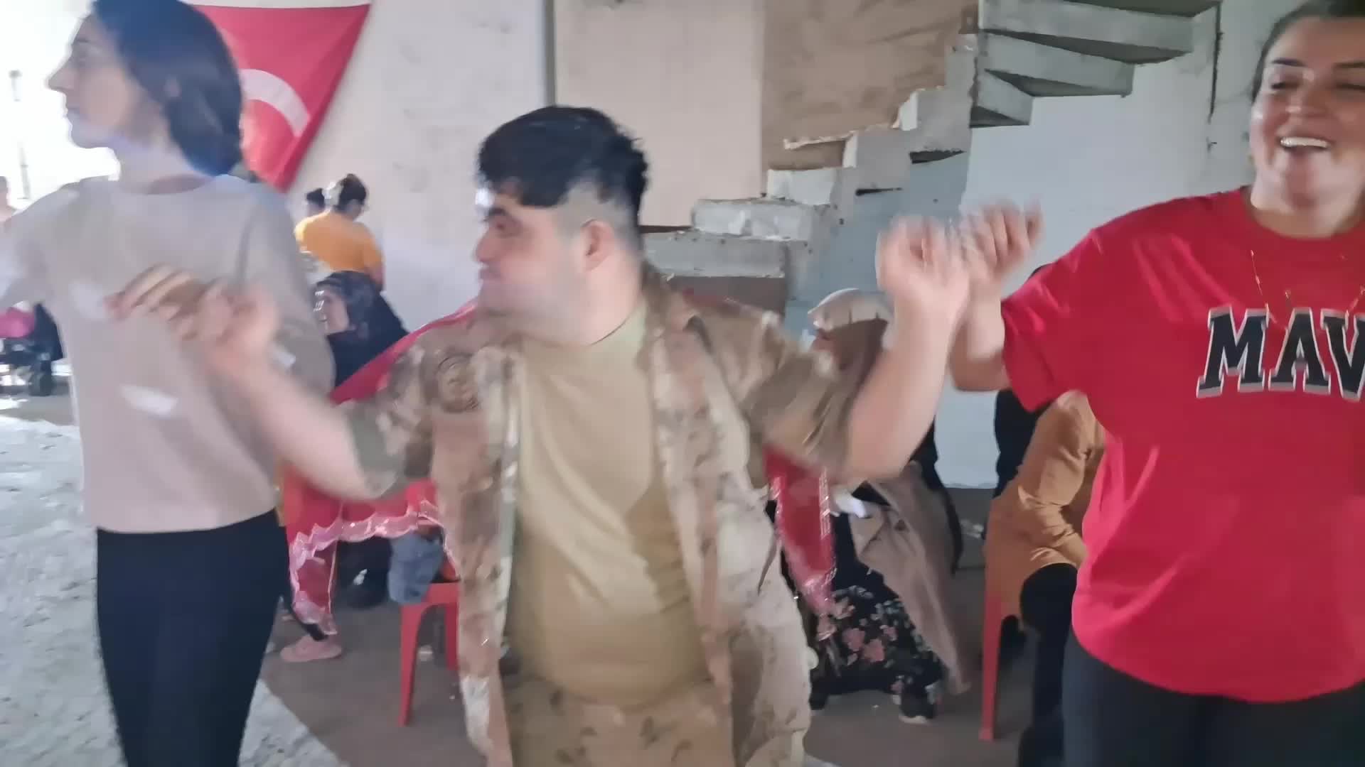 KARS’TA DOWN SENDROMLU DOĞUKAN’A ASKER KINASI YAPILDI