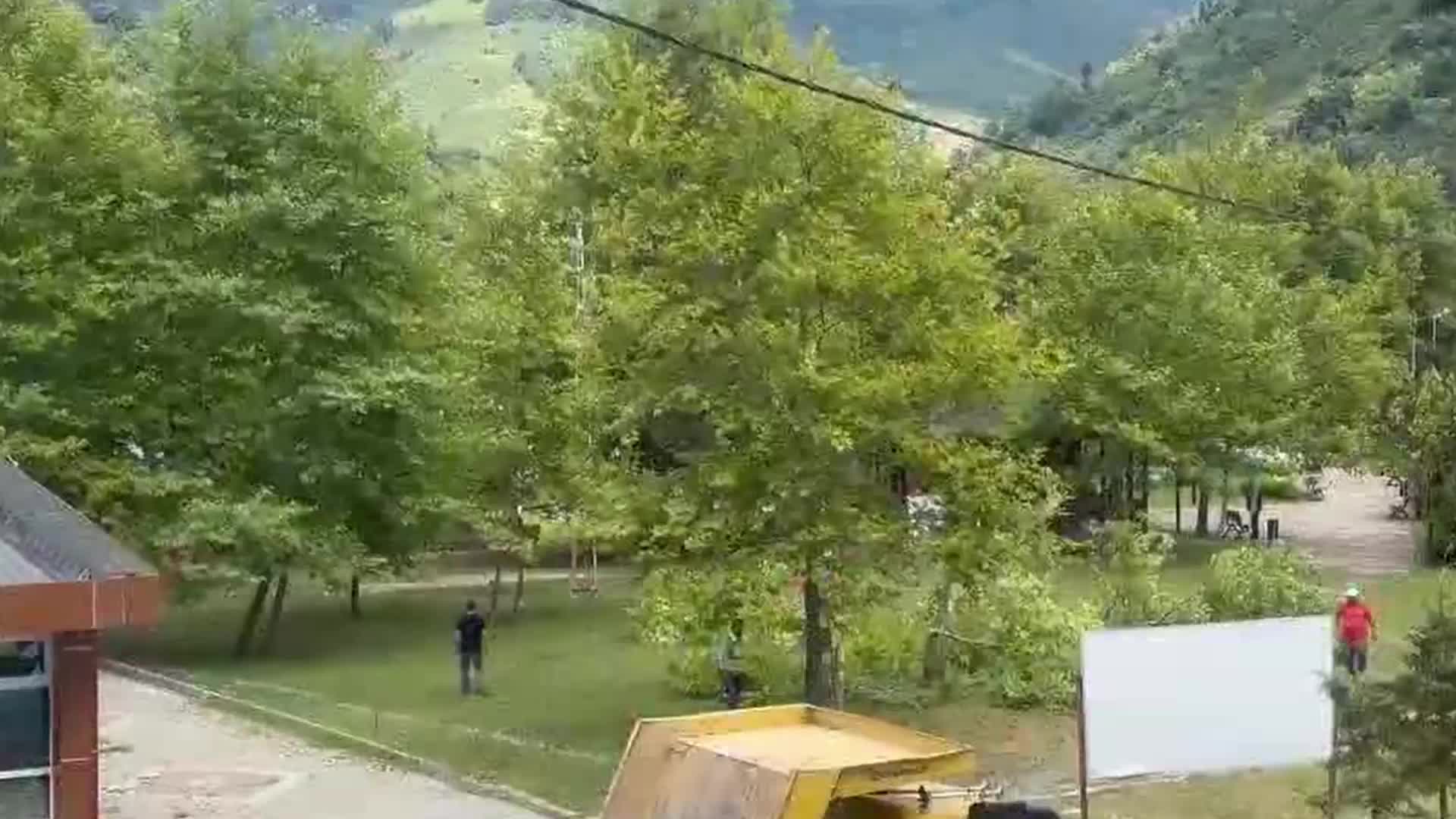 SAMSUN’DA AYVACIK HALKI, ORHANGAZİ PARKININ YIKILMASINA VE AĞAÇLARIN KESİLMESİNE TEPKİ GÖSTERDİ: BU AĞAÇLARI HEP BERABER DİKTİK, YAZIK DEĞİL Mİ?