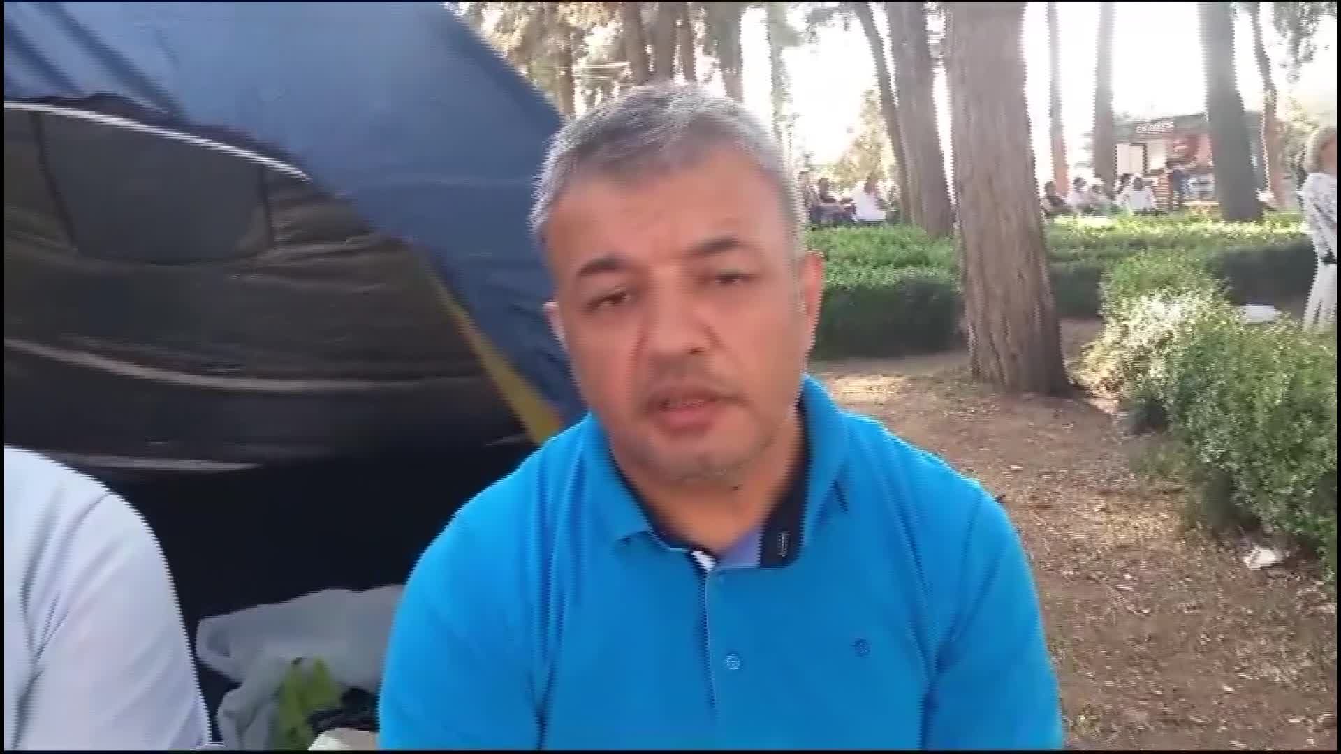EMEKLİLER, EMEKLİ MAAŞINA YAPILAN ZAMMI PROTESTO ETMEK İÇİN OTURMA EYLEMİNE BAŞLADI: “ÇOCUKLARIMIZI OKUTAMIYORUZ, FATURALARIMIZI ÖDEYEMİYORUZ. DEVLET EMEKLİLERİ HİÇE SAYDI”