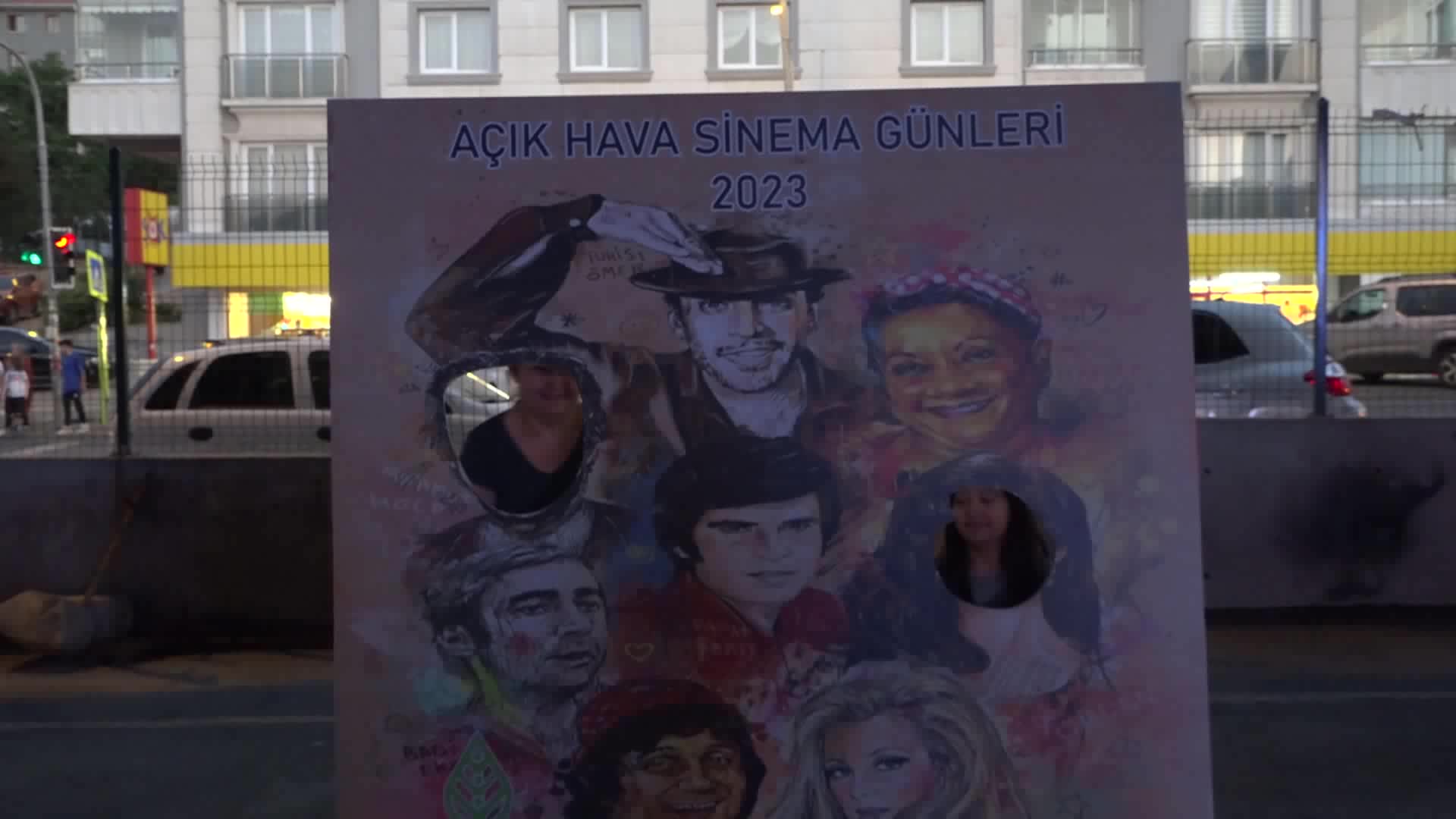 ÇANKAYA'DA AÇIK HAVADA SİNEMA KEYFİ BAŞLADI