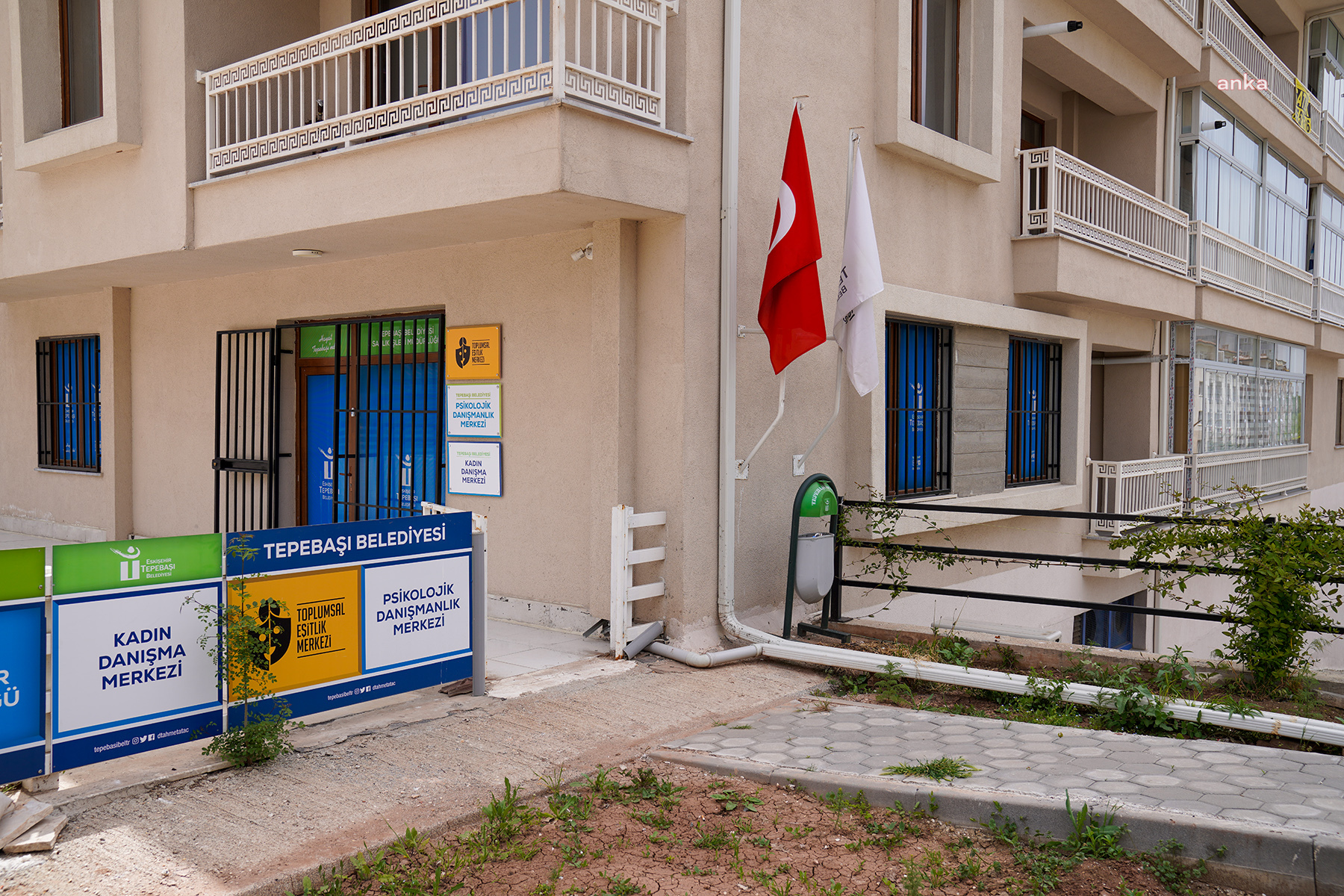 TEPEBAŞI BELEDİYESİ KADINLARA HUKUKİ DANIŞMANLIK HİZMETİ VERİYOR